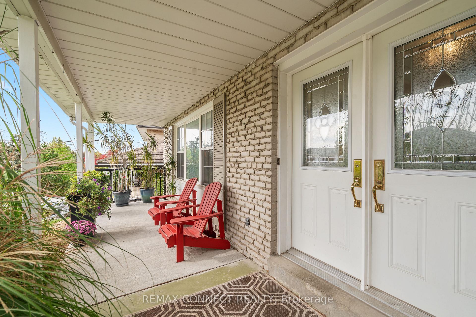 Photo 5 of 26 Averdon Crescent, North York, Parkwoods-Donalda — HOMEH