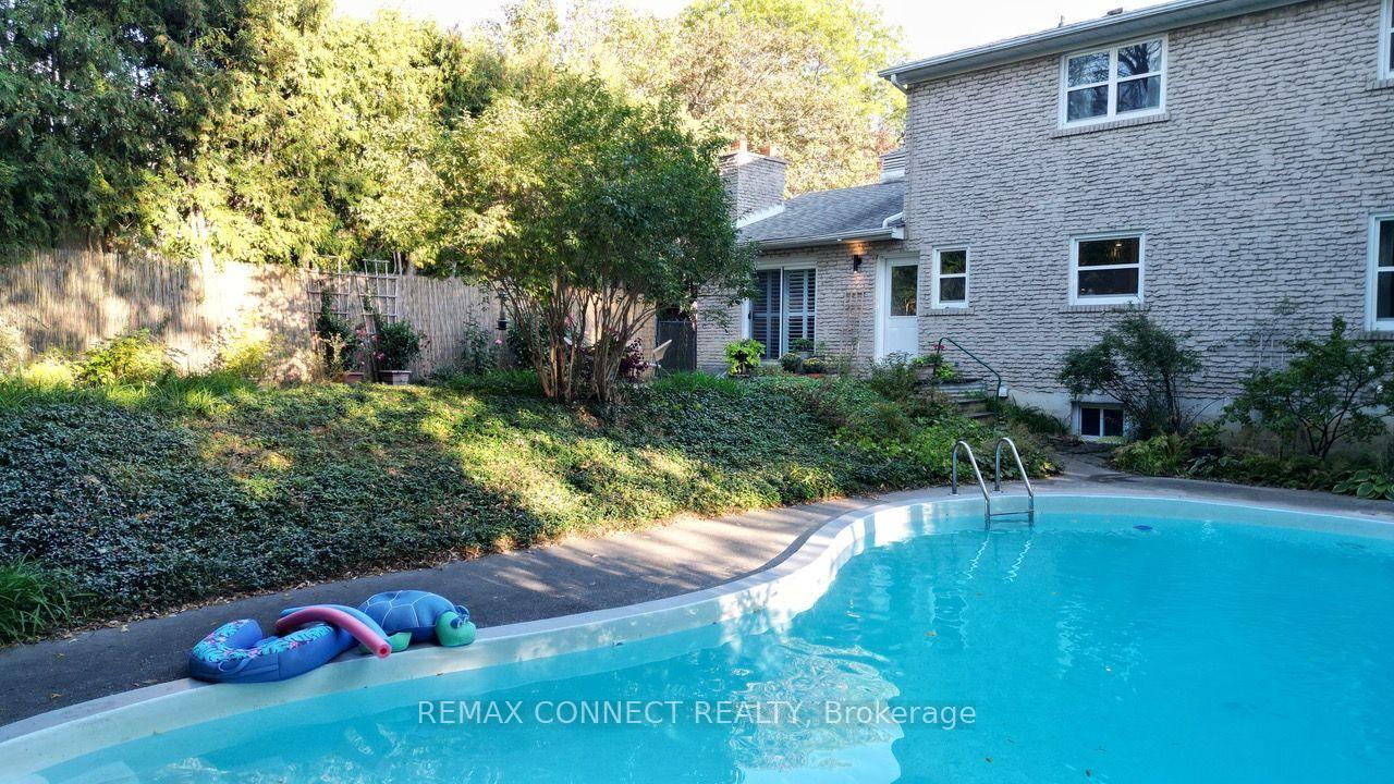 Photo 6 of 26 Averdon Crescent, North York, Parkwoods-Donalda — HOMEH