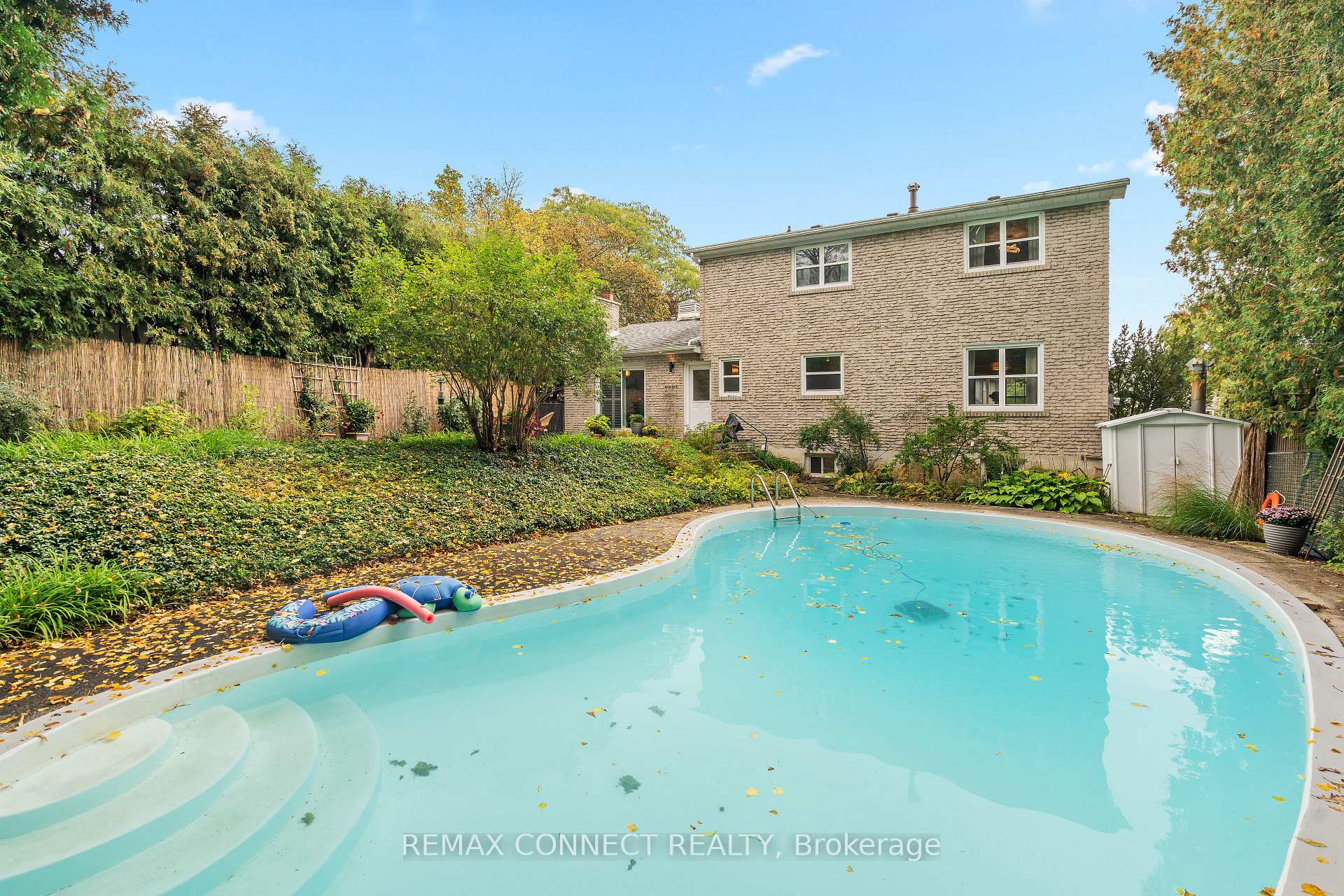 Photo 7 of 26 Averdon Crescent, North York, Parkwoods-Donalda — HOMEH