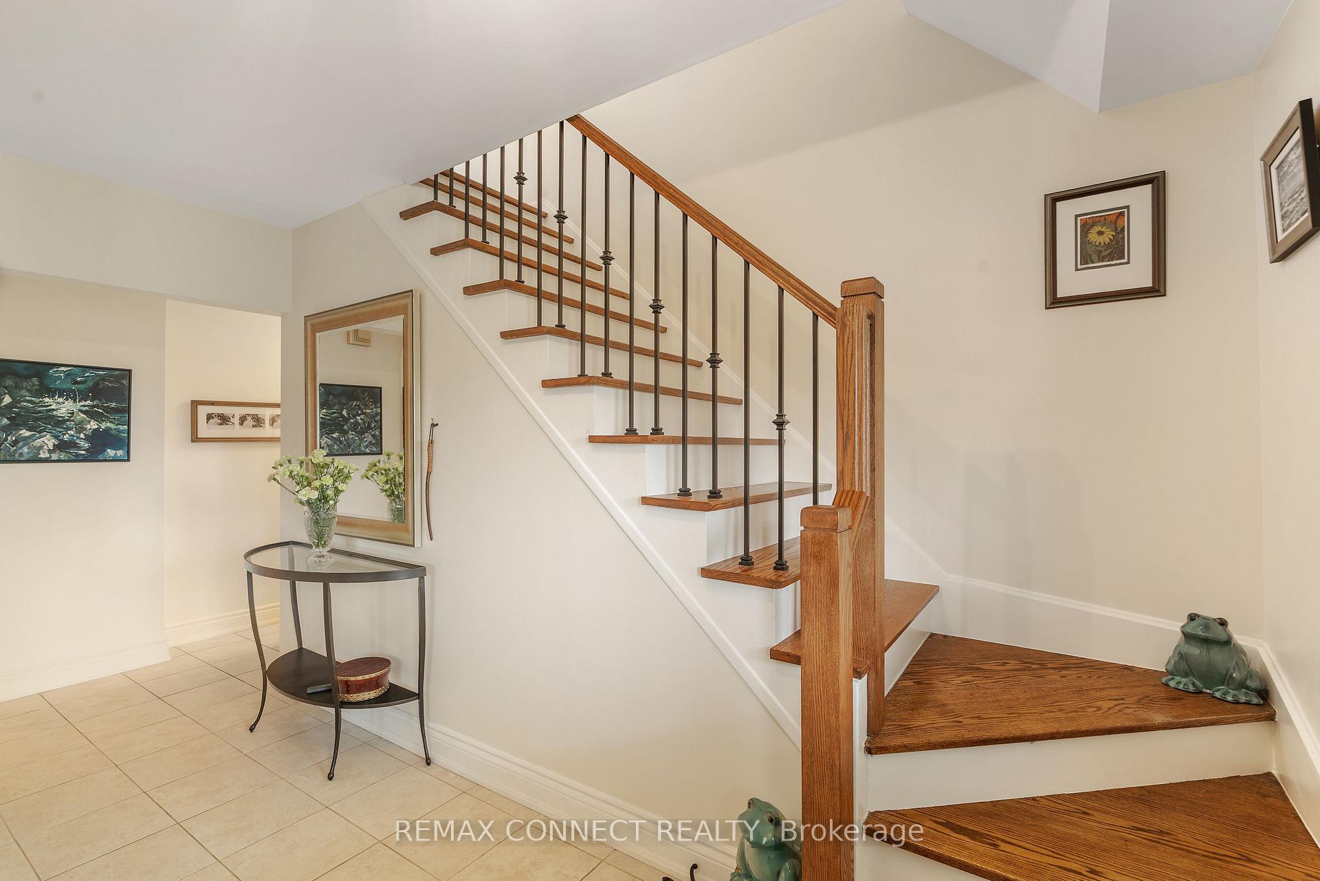 Photo 11 of 26 Averdon Crescent, North York, Parkwoods-Donalda — HOMEH