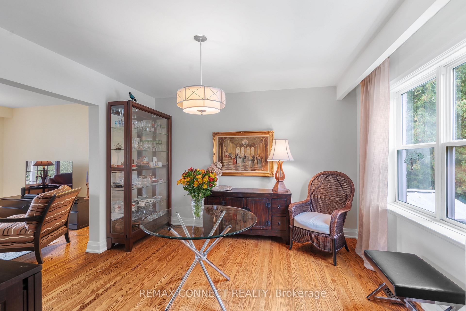 Photo 16 of 26 Averdon Crescent, North York, Parkwoods-Donalda — HOMEH