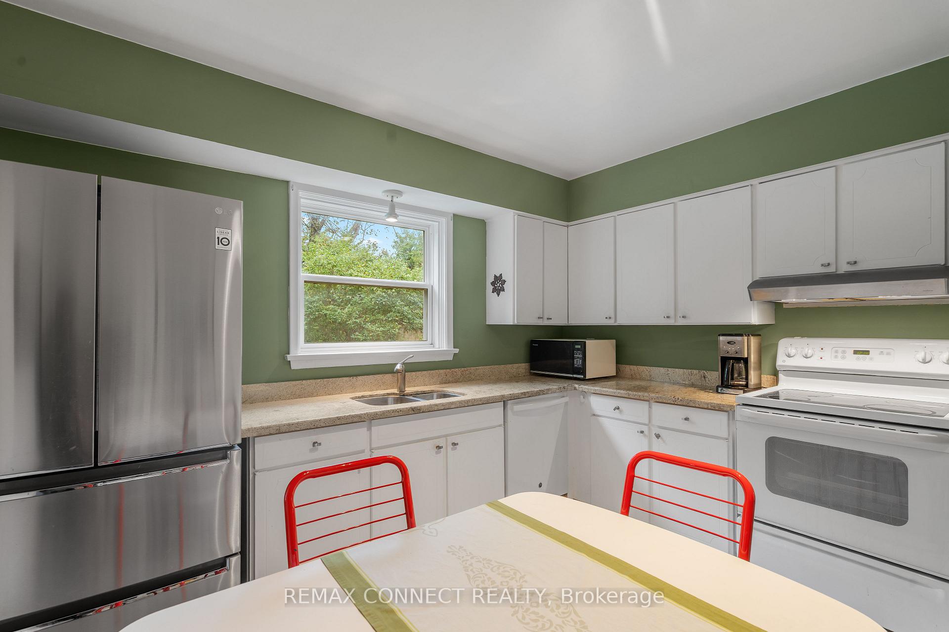 Photo 20 of 26 Averdon Crescent, North York, Parkwoods-Donalda — HOMEH
