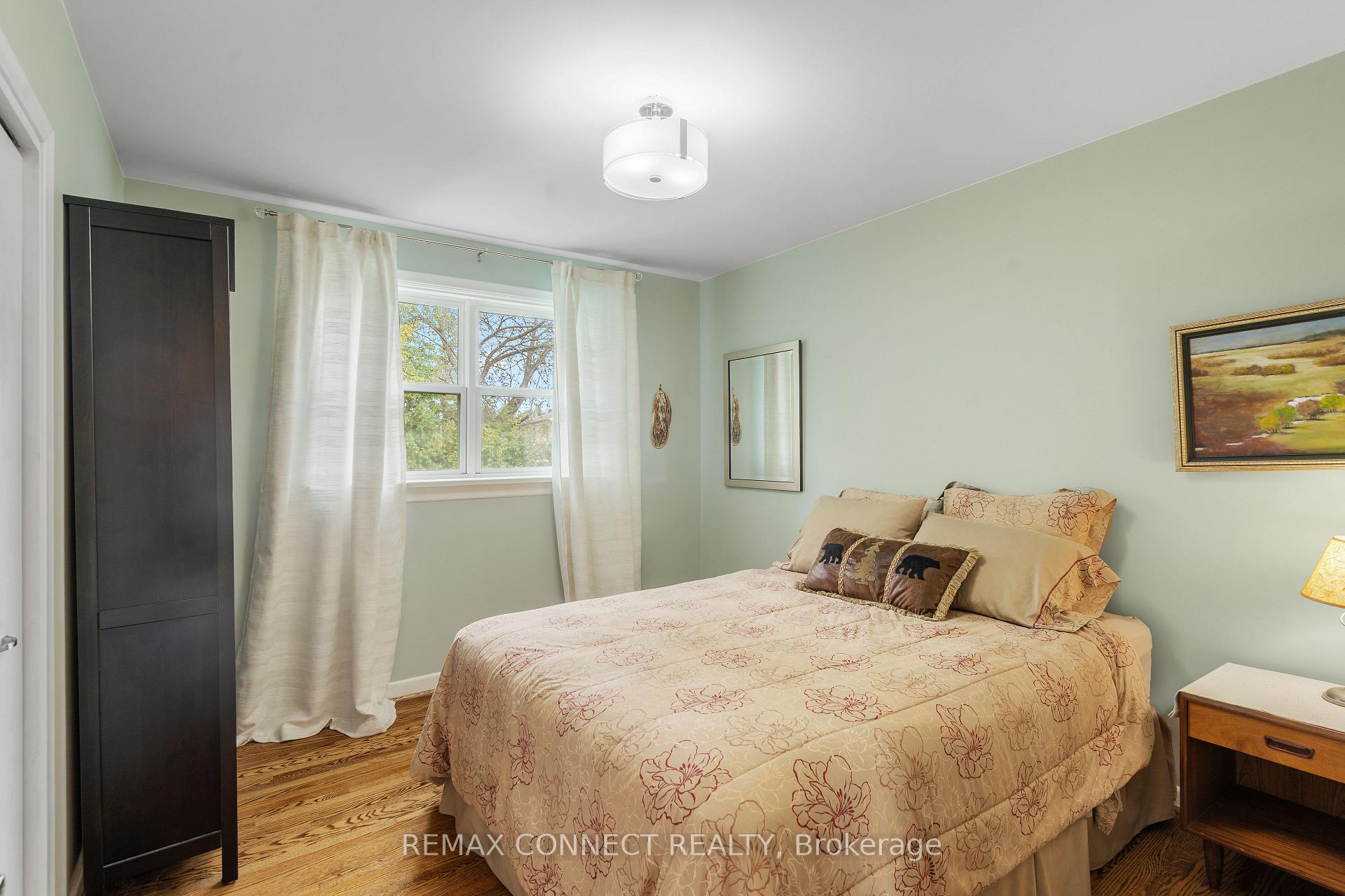 Photo 22 of 26 Averdon Crescent, North York, Parkwoods-Donalda — HOMEH