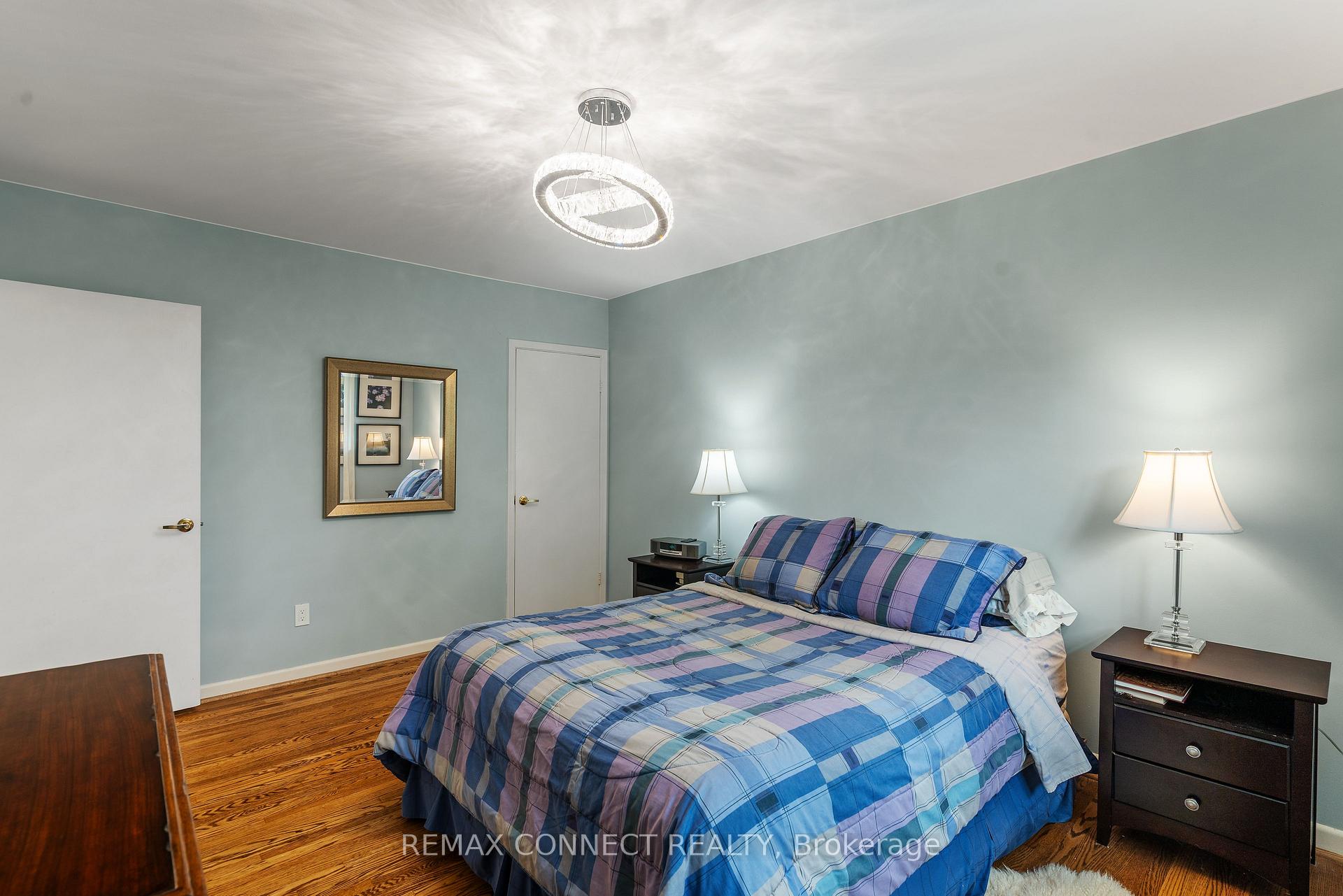 Photo 23 of 26 Averdon Crescent, North York, Parkwoods-Donalda — HOMEH
