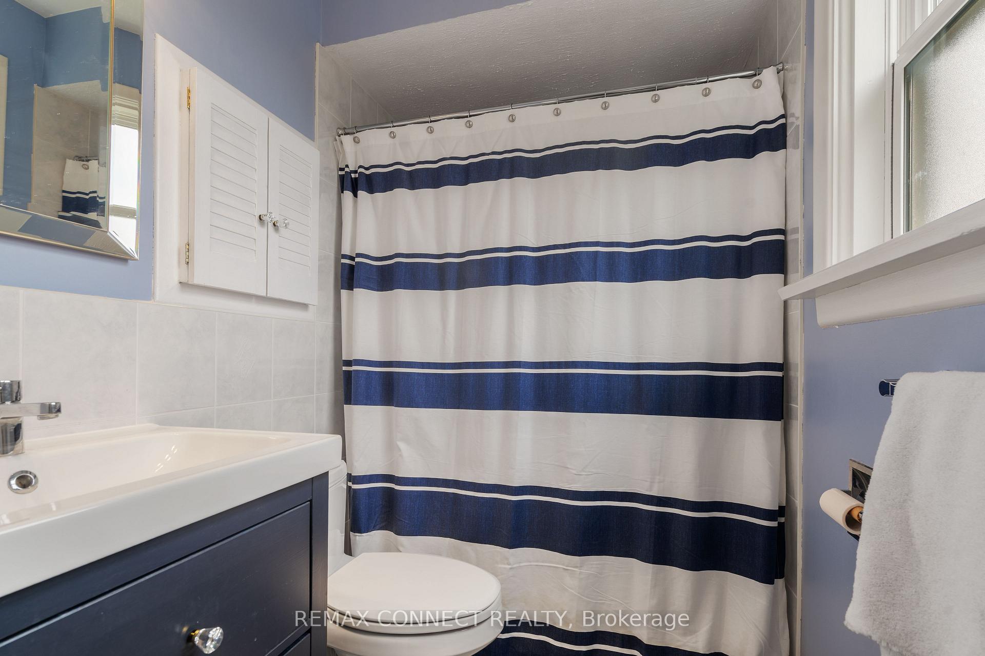 Photo 25 of 26 Averdon Crescent, North York, Parkwoods-Donalda — HOMEH