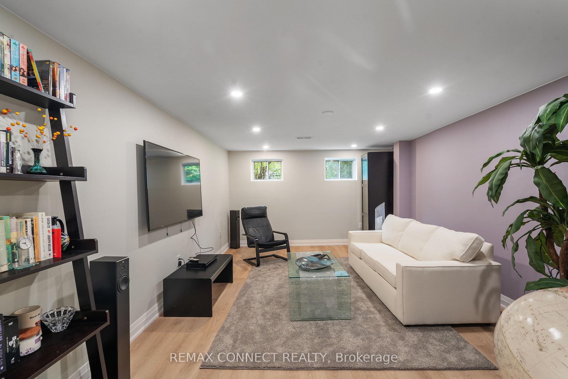 Photo 26 of 26 Averdon Crescent, North York, Parkwoods-Donalda — HOMEH