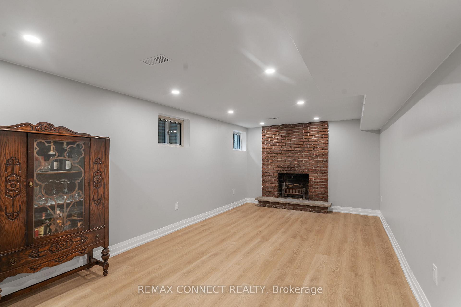 Photo 29 of 26 Averdon Crescent, North York, Parkwoods-Donalda — HOMEH