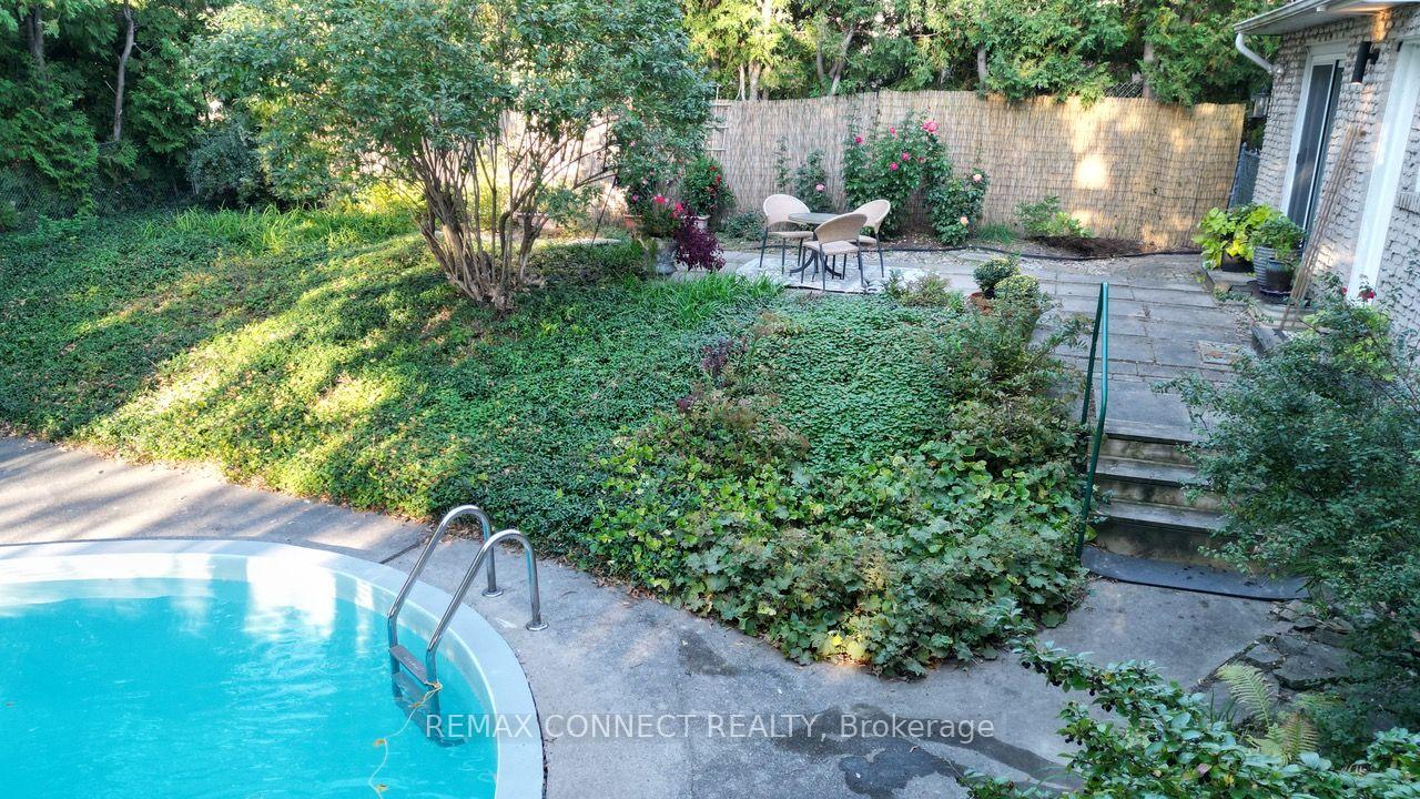 Photo 30 of 26 Averdon Crescent, North York, Parkwoods-Donalda — HOMEH