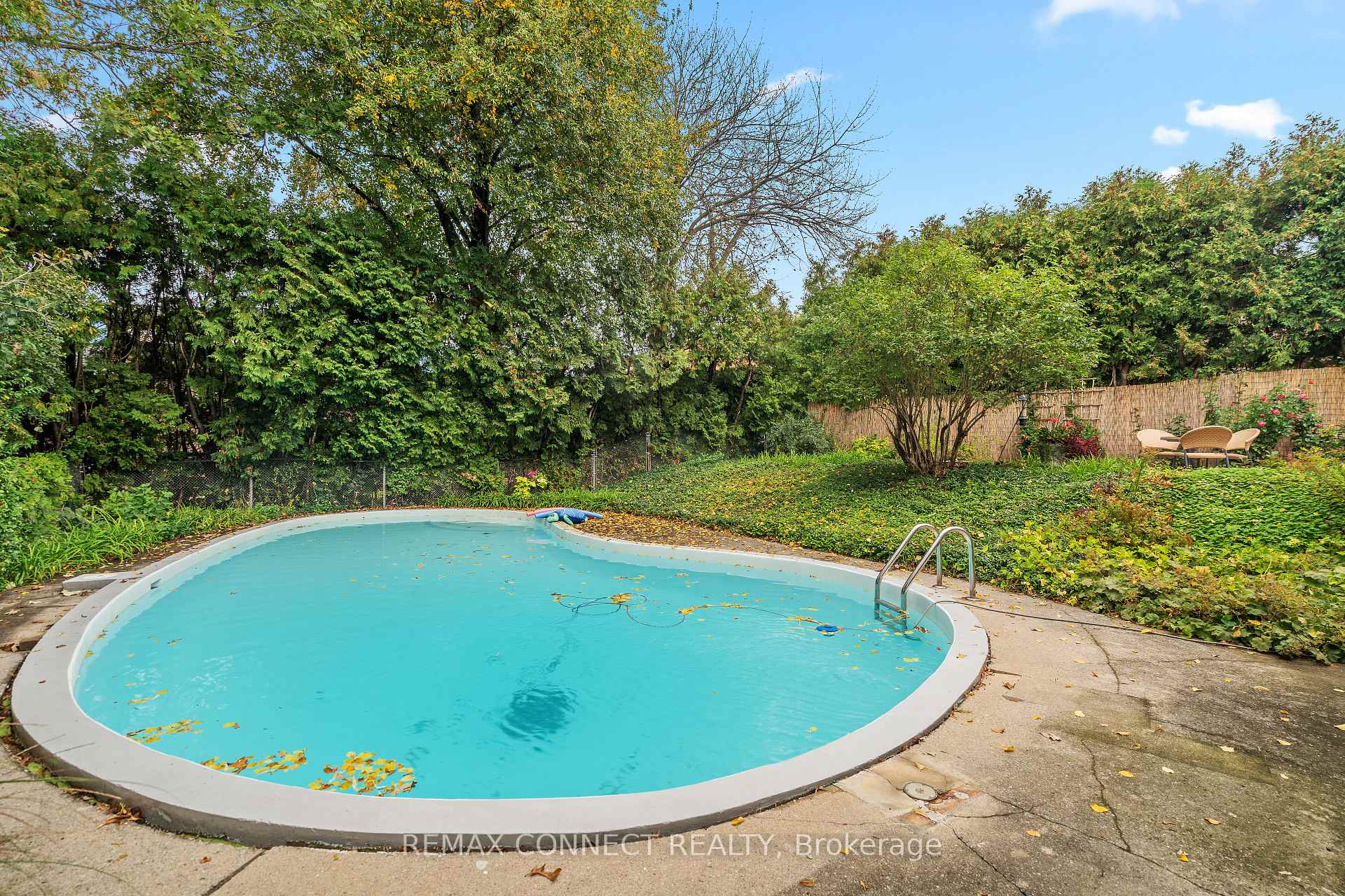Photo 32 of 26 Averdon Crescent, North York, Parkwoods-Donalda — HOMEH