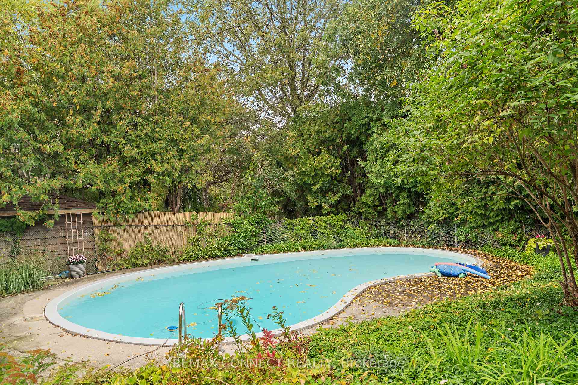 Photo 34 of 26 Averdon Crescent, North York, Parkwoods-Donalda — HOMEH