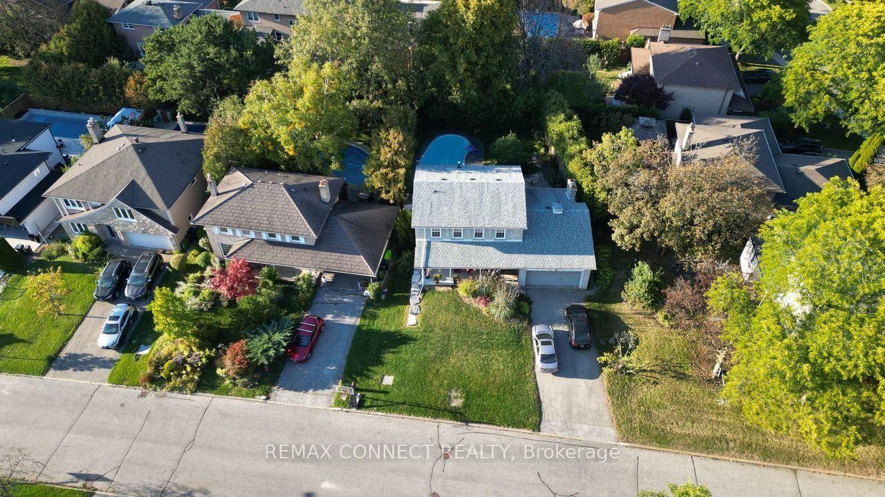 Photo 35 of 26 Averdon Crescent, North York, Parkwoods-Donalda — HOMEH