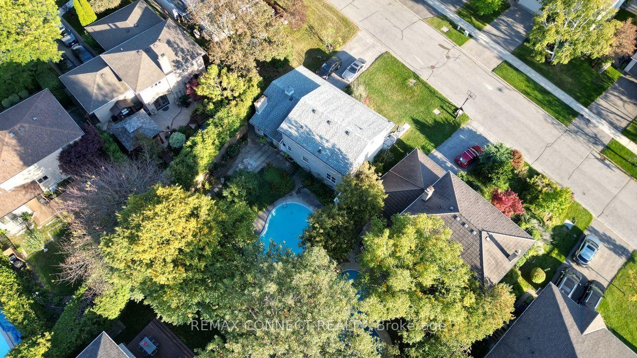 Photo 36 of 26 Averdon Crescent, North York, Parkwoods-Donalda — HOMEH