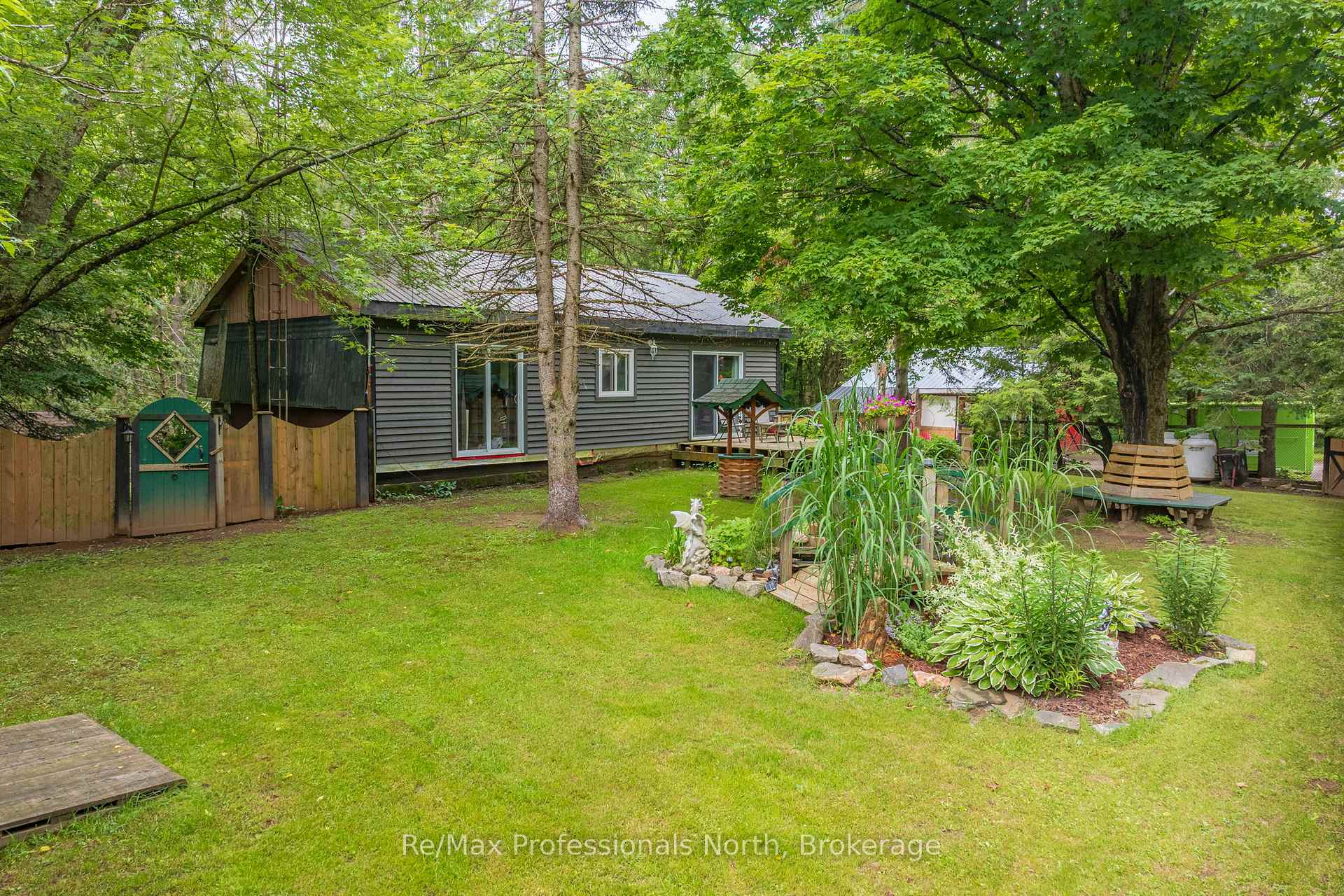 Photo of 1465 Falkenburg Road