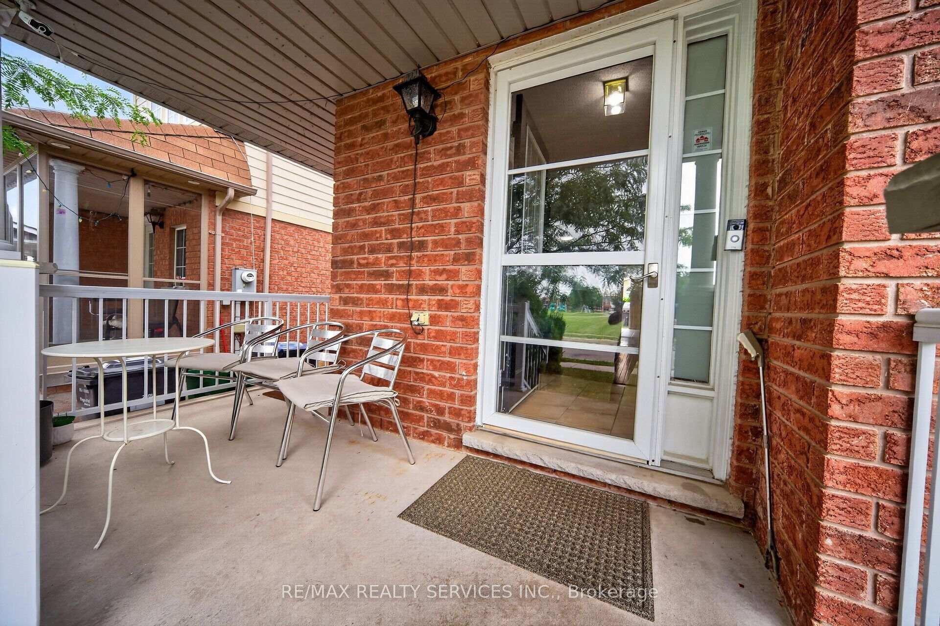 Photo 7 of 26 Peachleaf Crescent S, Brampton, Fletcher's Meadow — HOMEH