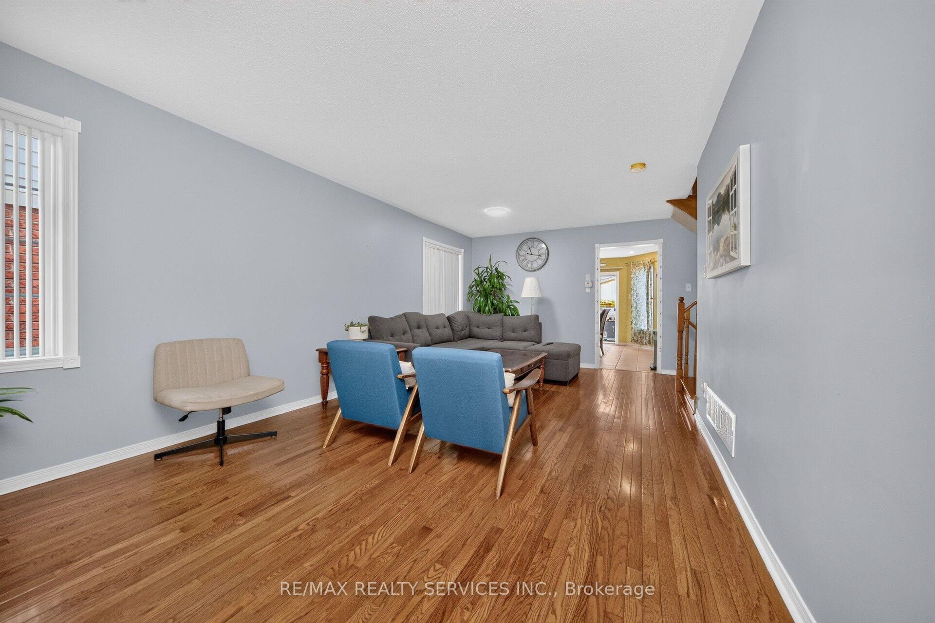 Photo 9 of 26 Peachleaf Crescent S, Brampton, Fletcher's Meadow — HOMEH