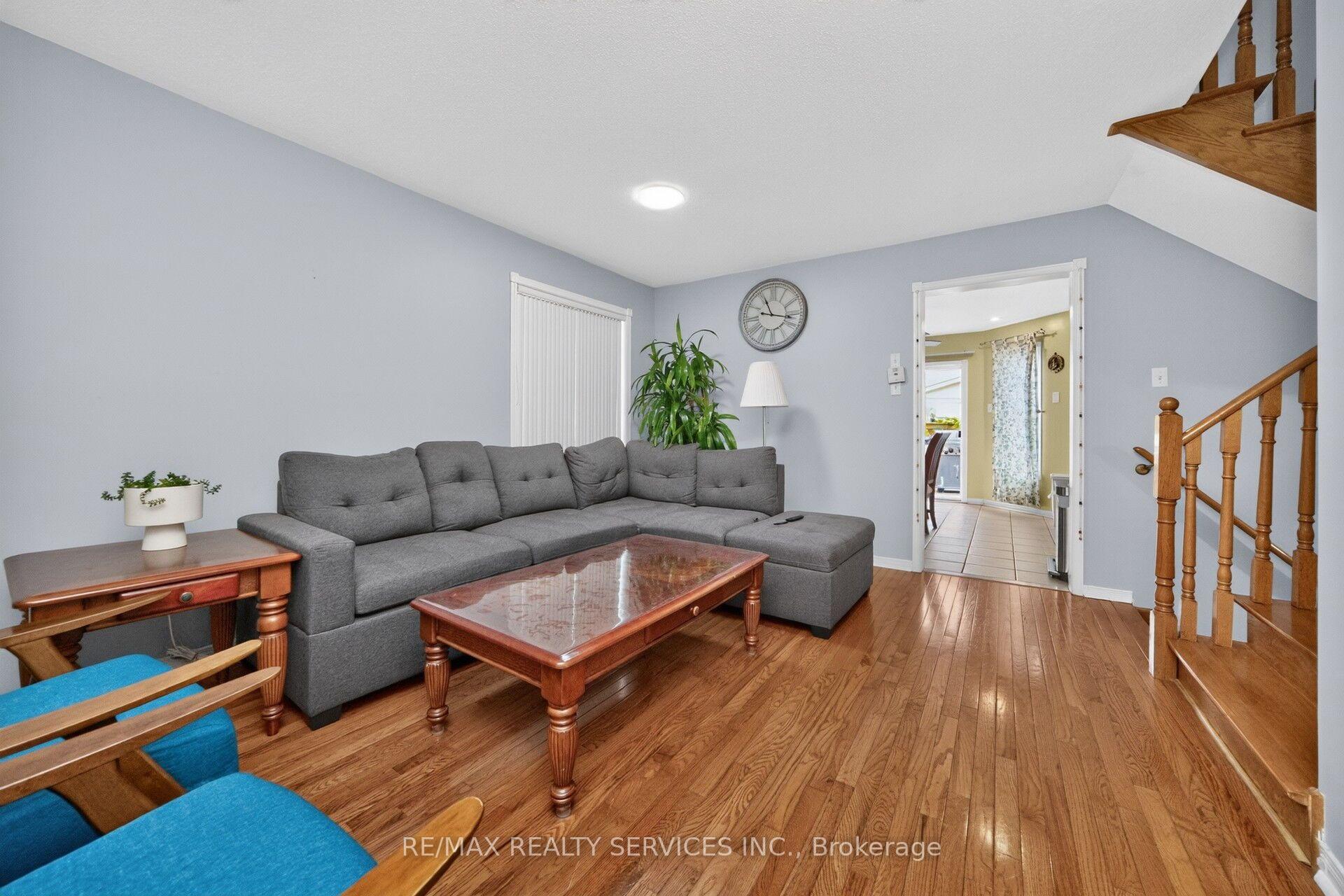 Photo 10 of 26 Peachleaf Crescent S, Brampton, Fletcher's Meadow — HOMEH