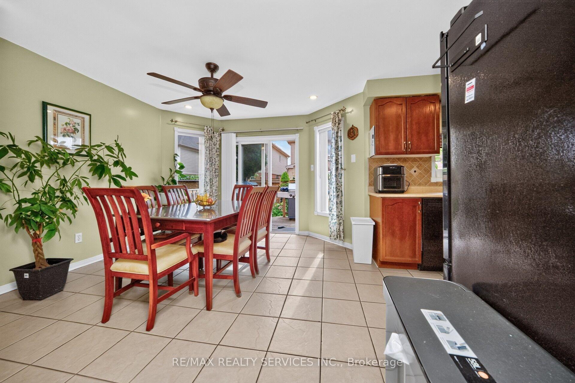 Photo 12 of 26 Peachleaf Crescent S, Brampton, Fletcher's Meadow — HOMEH