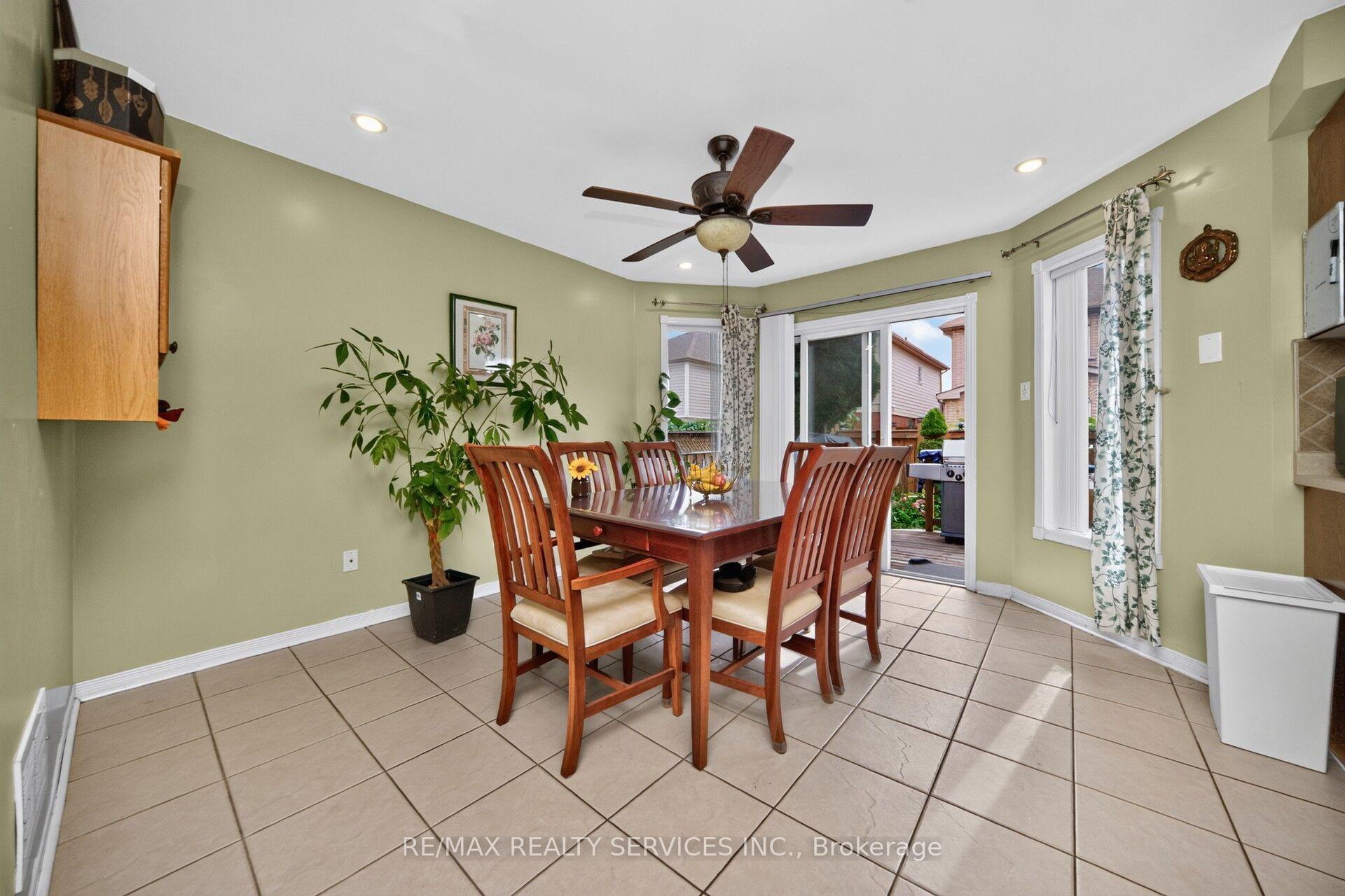 Photo 13 of 26 Peachleaf Crescent S, Brampton, Fletcher's Meadow — HOMEH