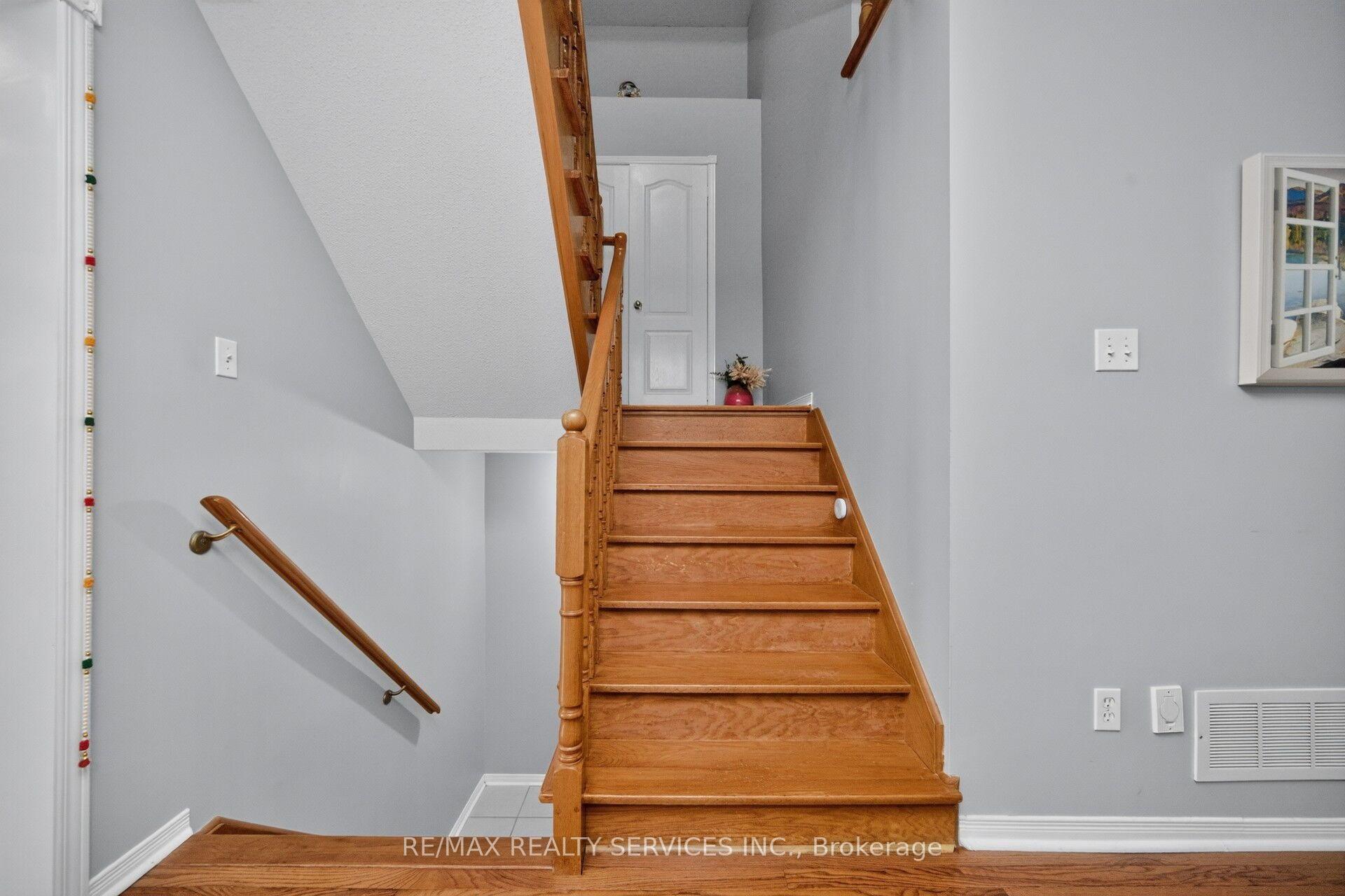 Photo 19 of 26 Peachleaf Crescent S, Brampton, Fletcher's Meadow — HOMEH