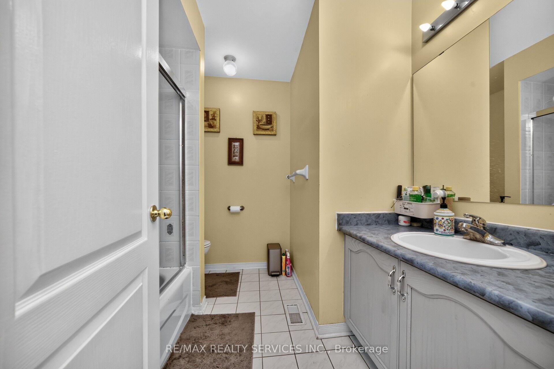 Photo 33 of 26 Peachleaf Crescent S, Brampton, Fletcher's Meadow — HOMEH