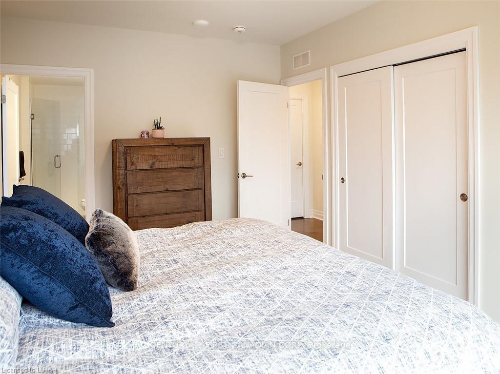 Photo 11 of Unit 1406, 505 Talbot Street, London, East F — HOMEH