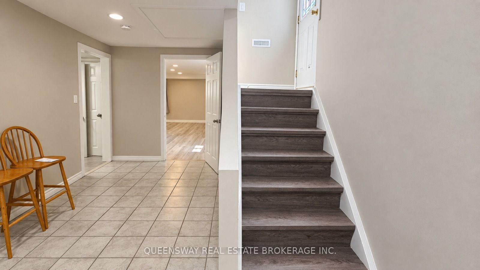 Photo 3 of 147 Bonham Boulevard, Mississauga, Streetsville — HOMEH