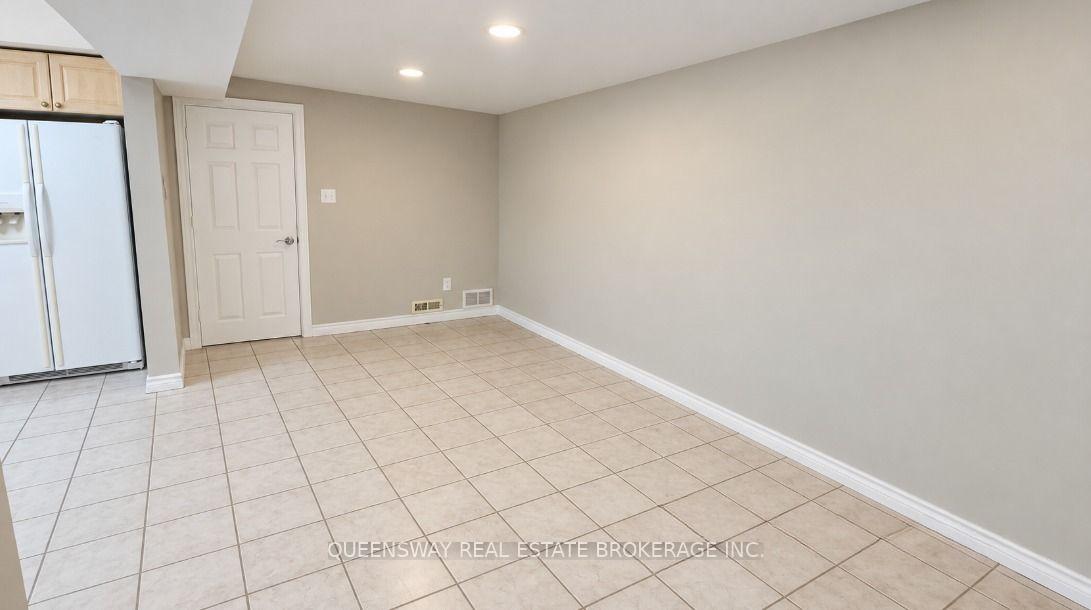 Photo 6 of 147 Bonham Boulevard, Mississauga, Streetsville — HOMEH