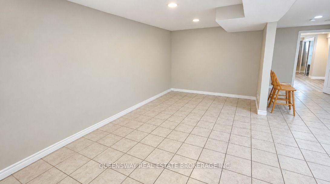 Photo 7 of 147 Bonham Boulevard, Mississauga, Streetsville — HOMEH