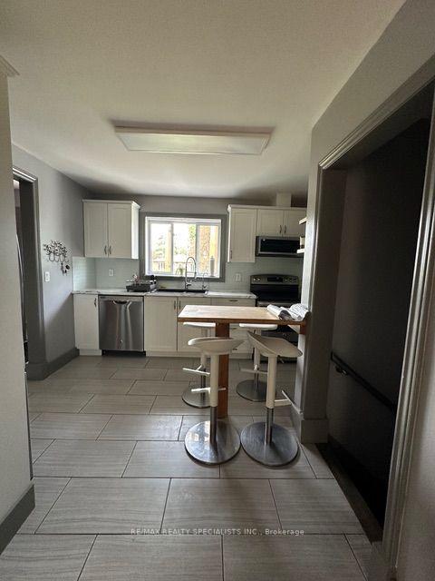 Photo 3 of Unit UPPER, 189 Little Avenue, Barrie, Allandale Heights — HOMEH