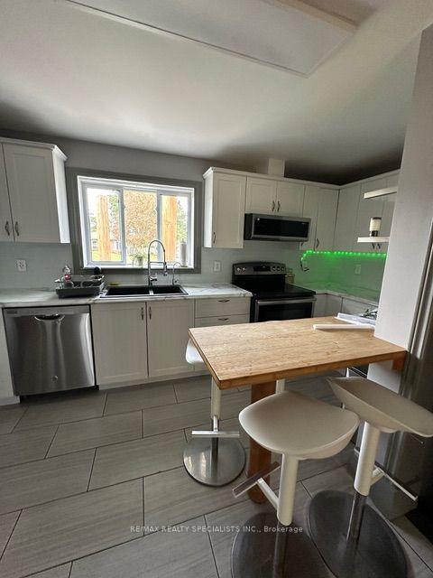 Photo 5 of Unit UPPER, 189 Little Avenue, Barrie, Allandale Heights — HOMEH