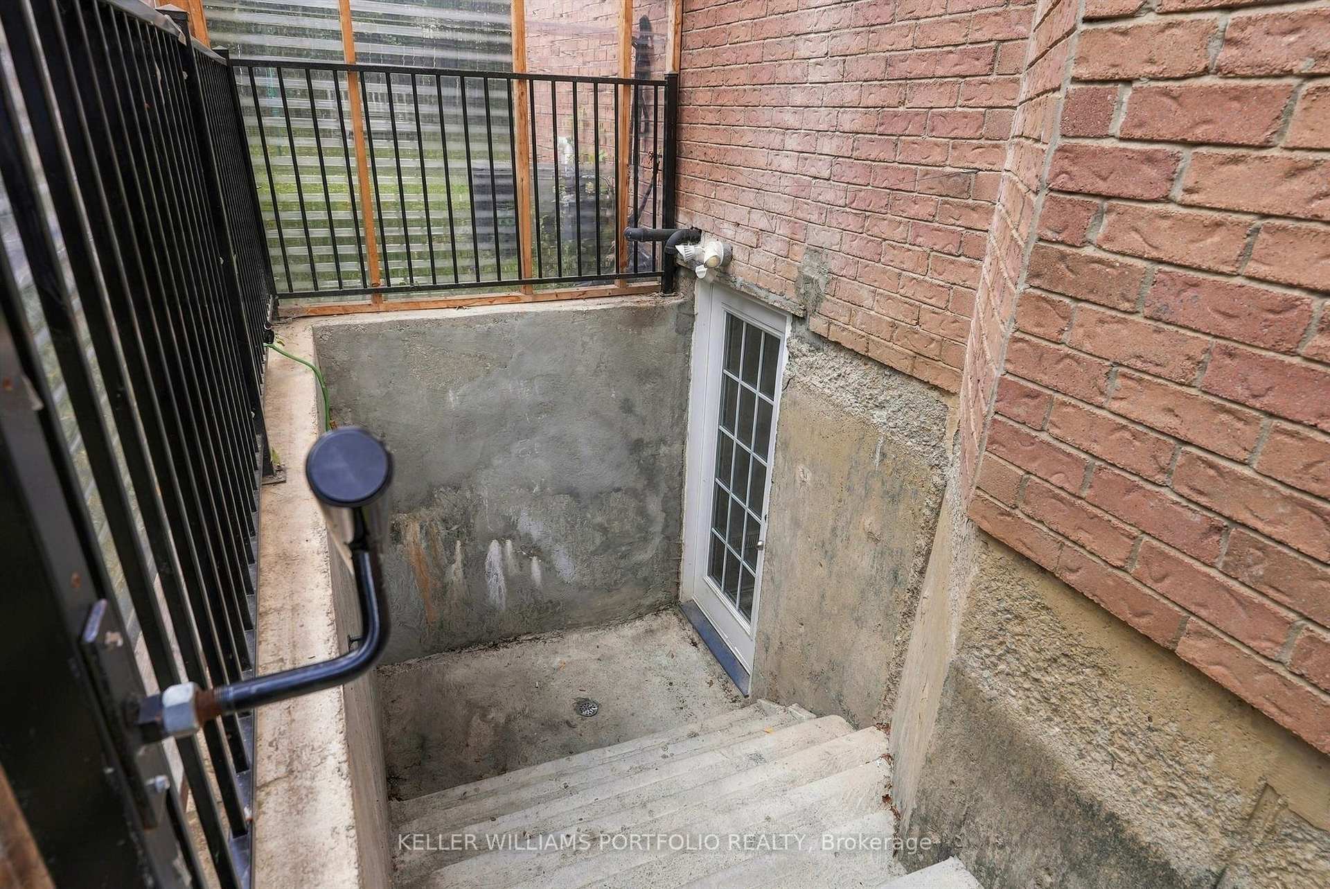 Photo 4 of Unit Bsmt, 3067 Ilomar Court, Mississauga, Meadowvale — HOMEH