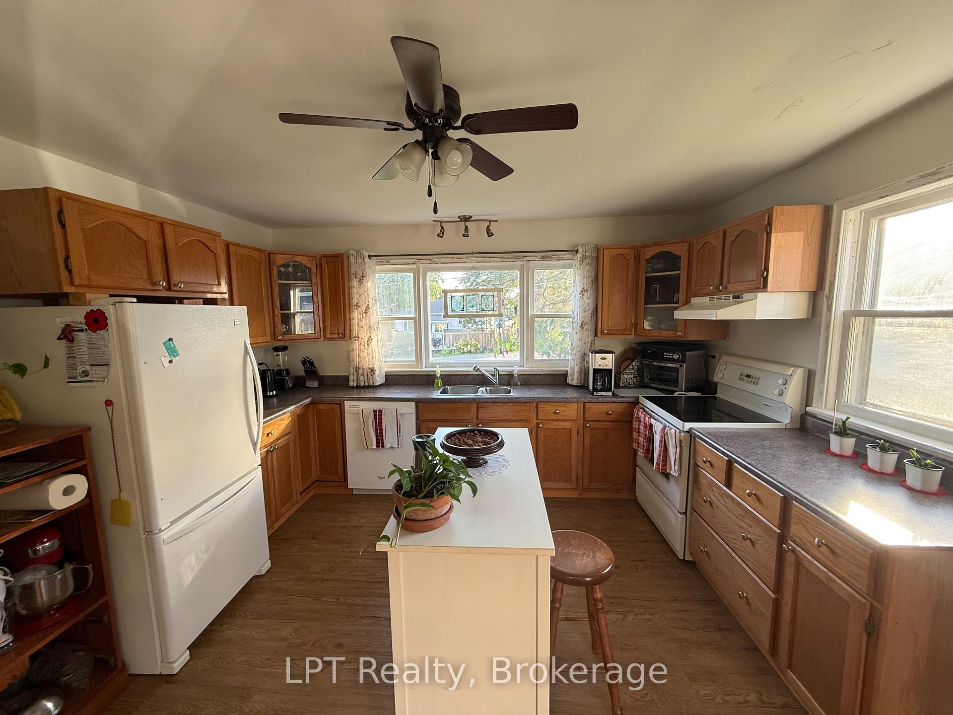 Photo 2 of 22 Third Street N, Prince Edward County, Hallowell Ward — HOMEH
