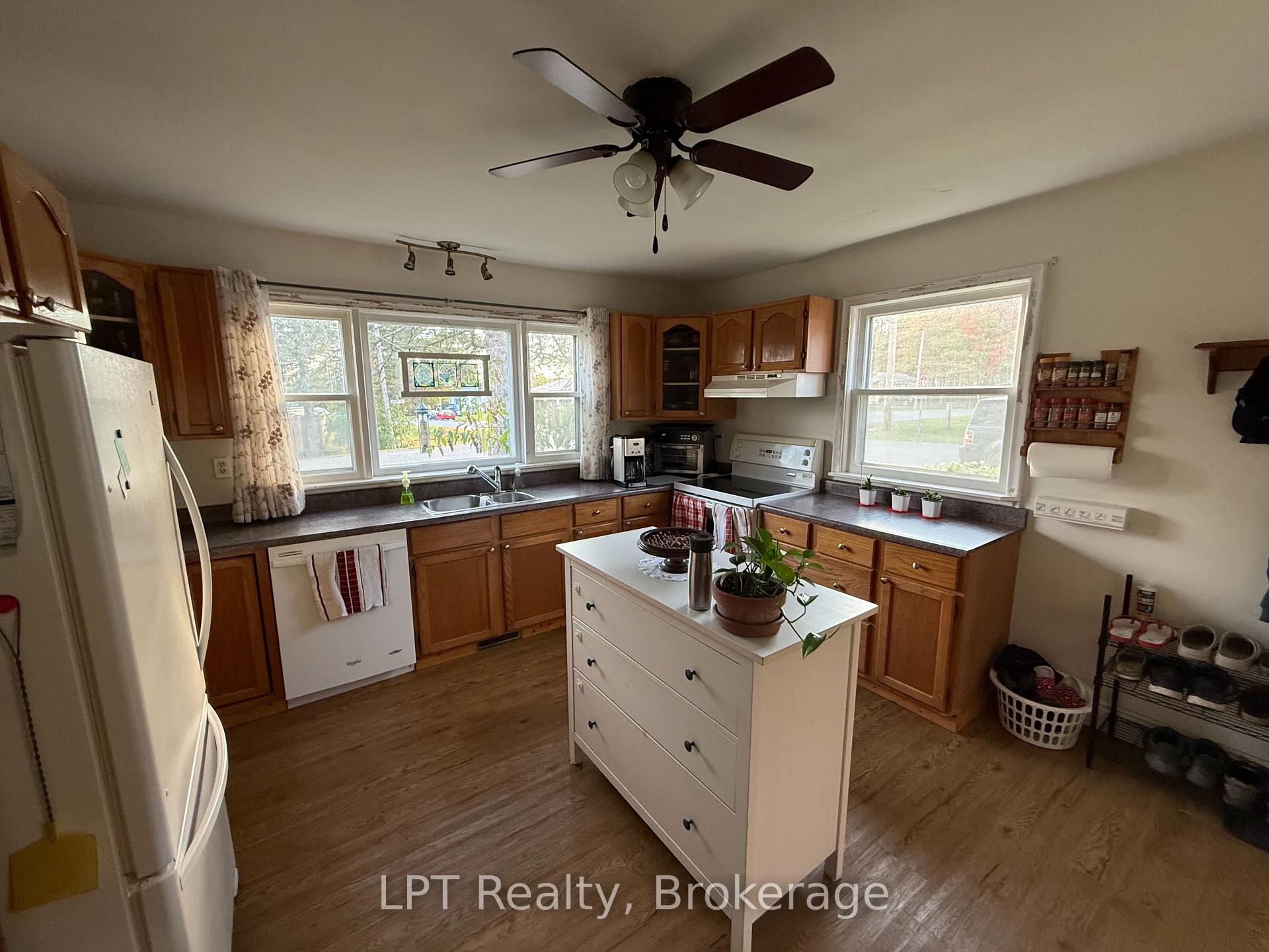 Photo 3 of 22 Third Street N, Prince Edward County, Hallowell Ward — HOMEH