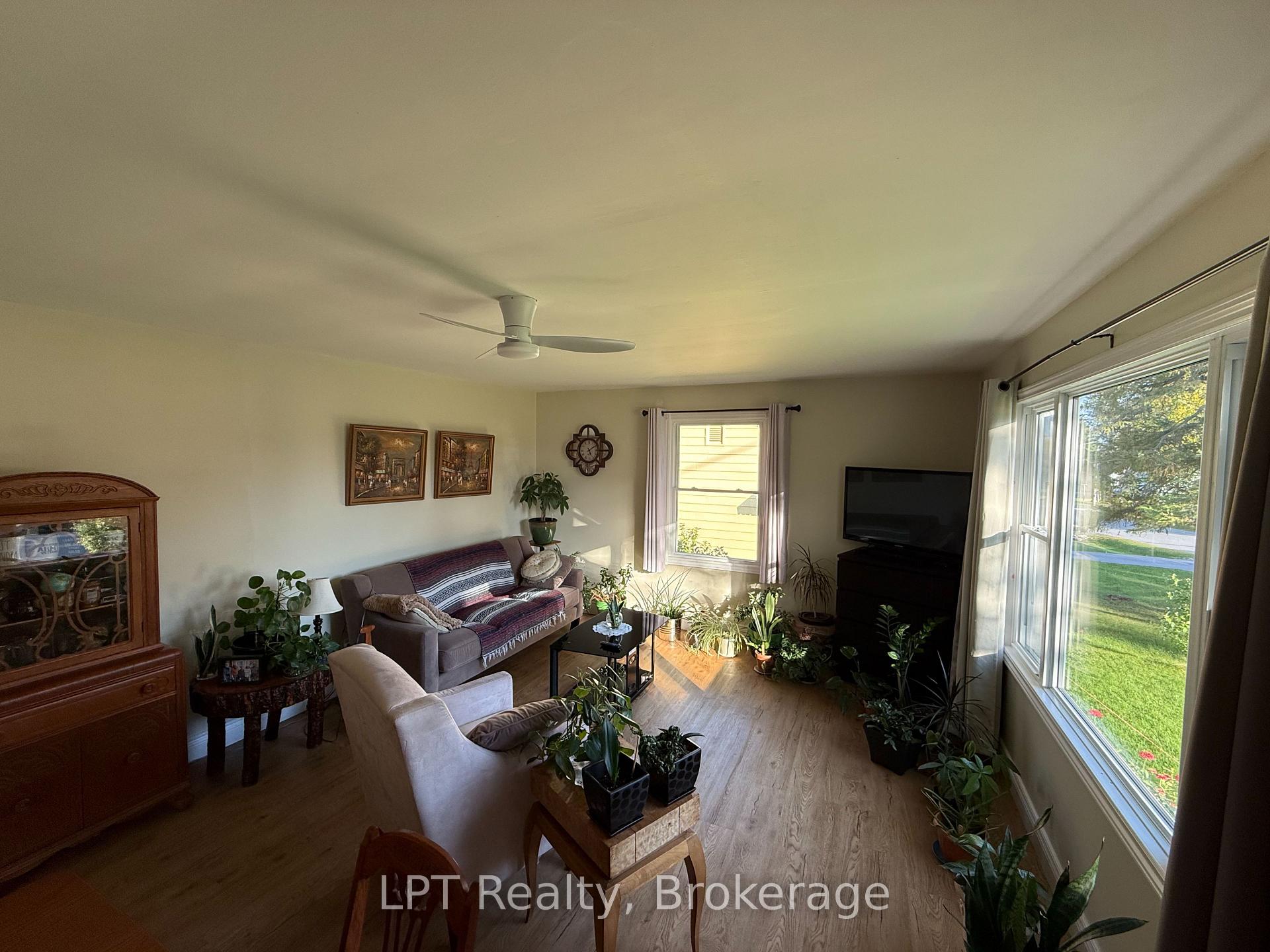 Photo 4 of 22 Third Street N, Prince Edward County, Hallowell Ward — HOMEH