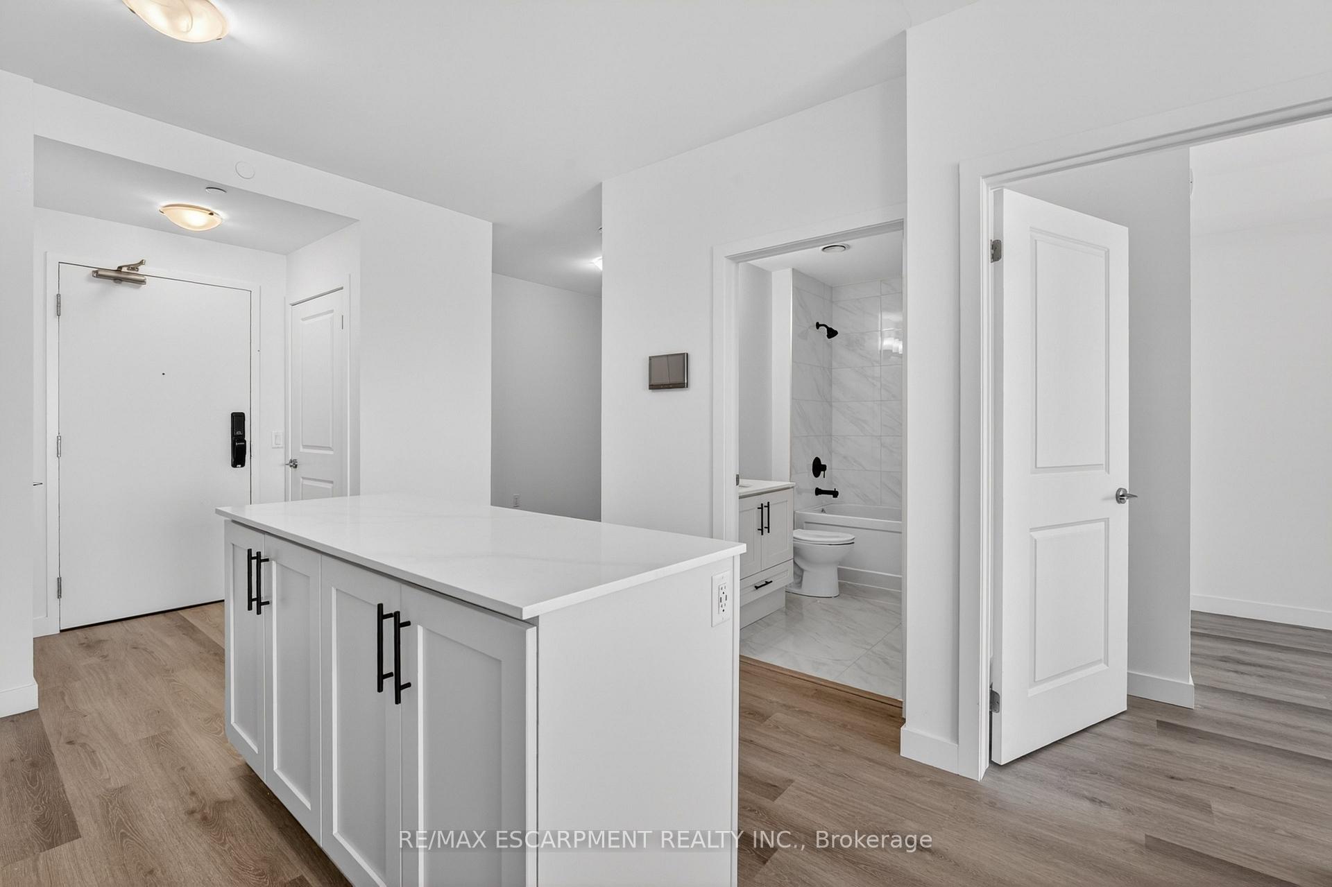 Photo 7 of Unit 703, 461 Green Road, Hamilton, Stoney Creek — HOMEH