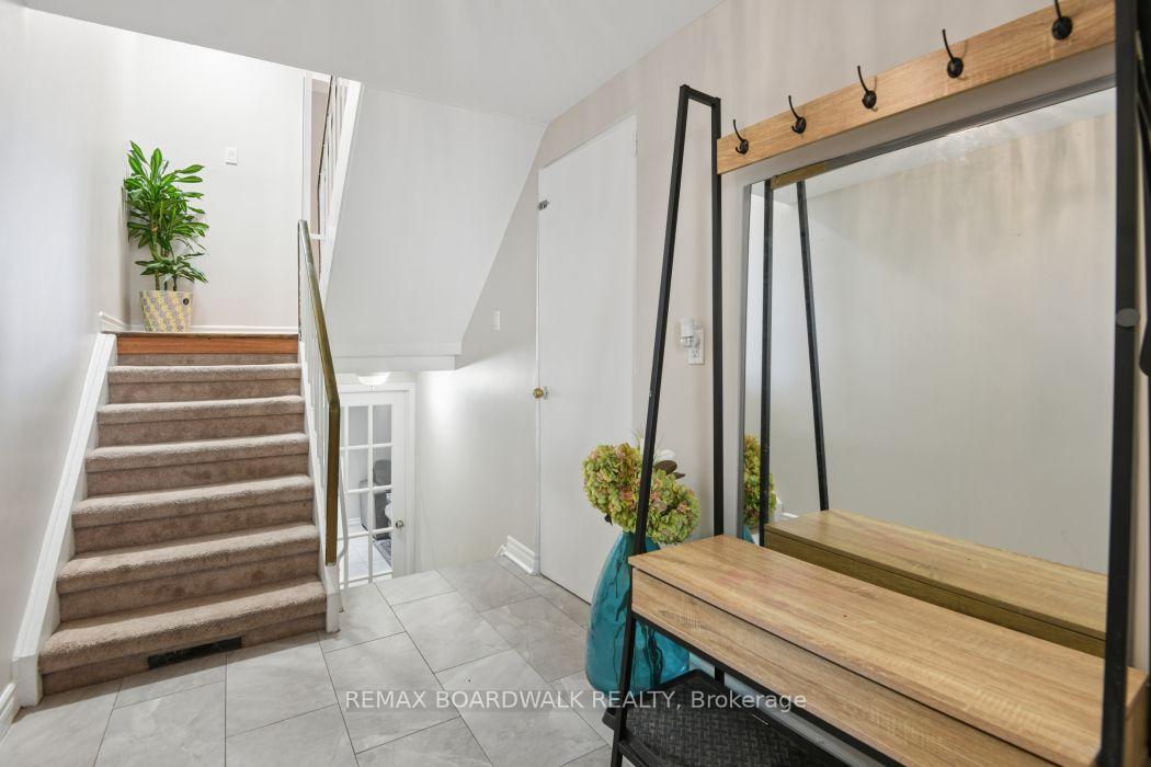 Photo 5 of Unit 17, 2296 Orient Park Drive, Ottawa, Blackburn Hamlet (South) — HOMEH