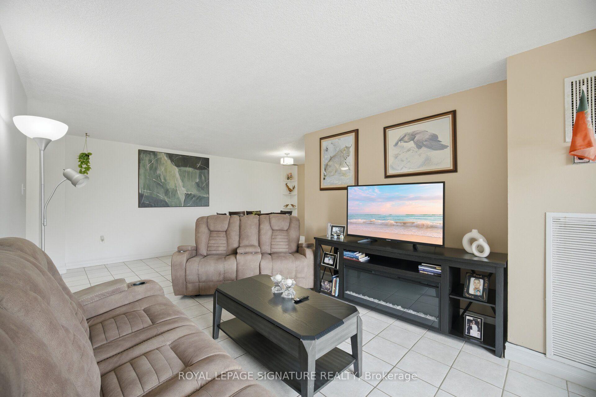 Photo 11 of Unit 303, 4 Kings Cross Road, Brampton, Queen Street Corridor — HOMEH