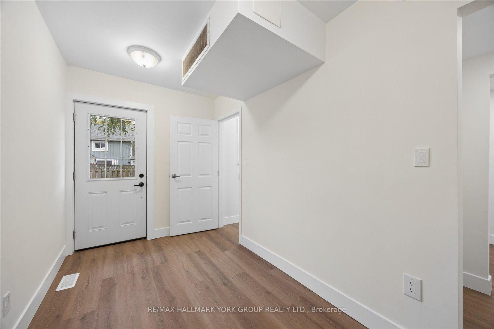 Photo 2 of Unit #4, 118 High Street, Georgina, Sutton & Jackson's Point — HOMEH