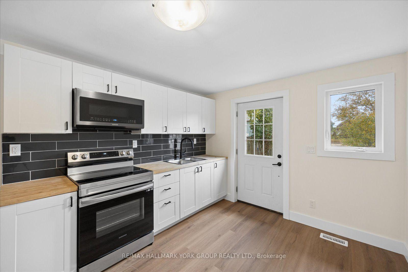 Photo 5 of Unit #4, 118 High Street, Georgina, Sutton & Jackson's Point — HOMEH