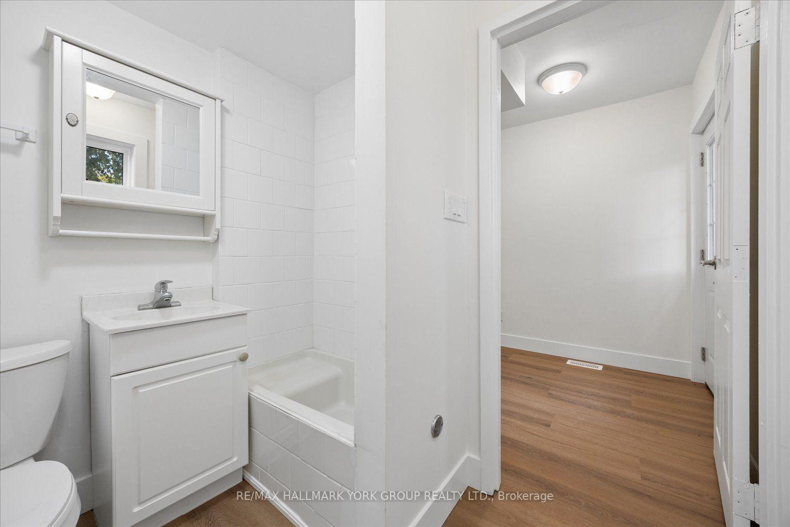 Photo 11 of Unit #4, 118 High Street, Georgina, Sutton & Jackson's Point — HOMEH