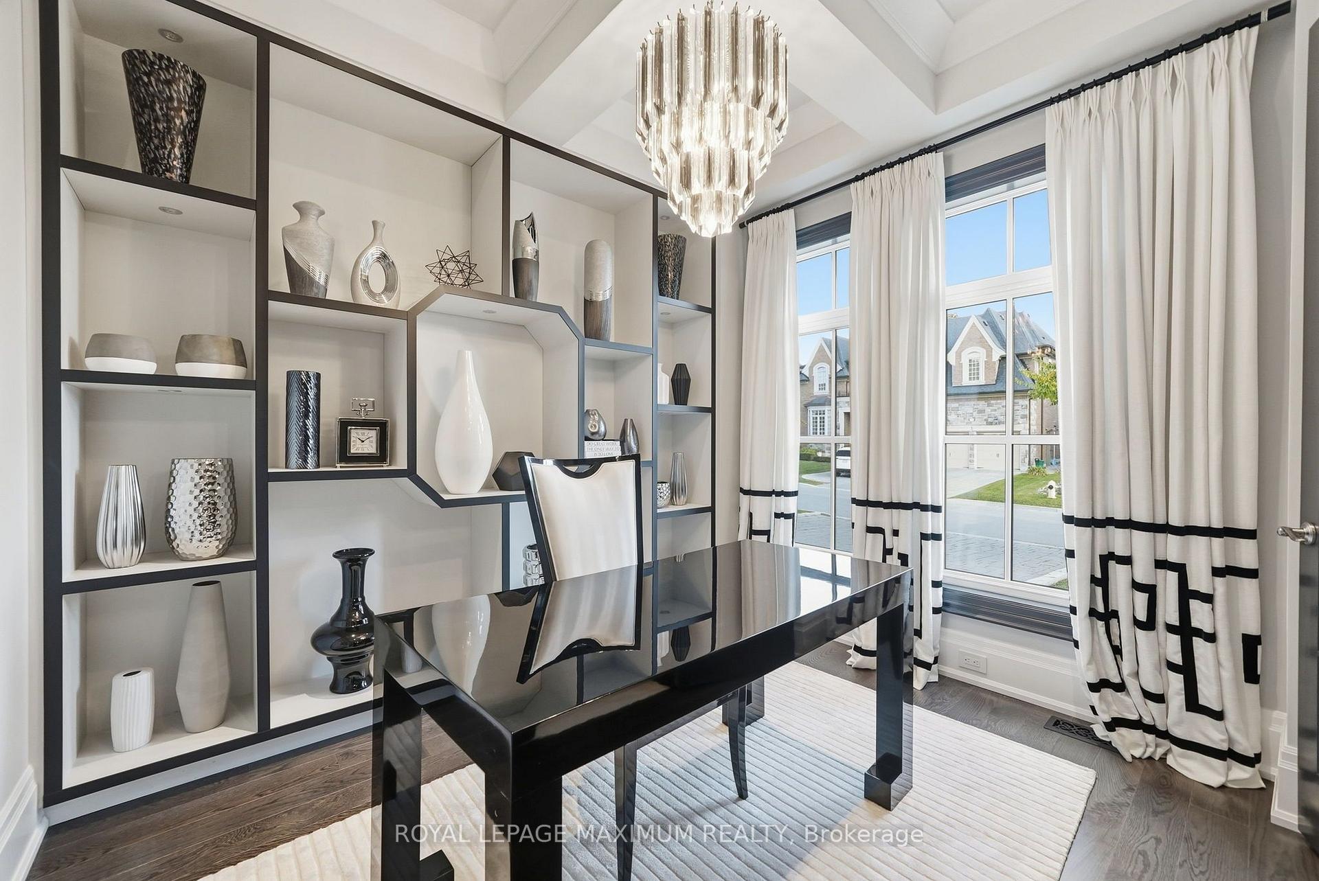 Photo 6 of 124 Annsleywood Court, Vaughan, Kleinburg — HOMEH