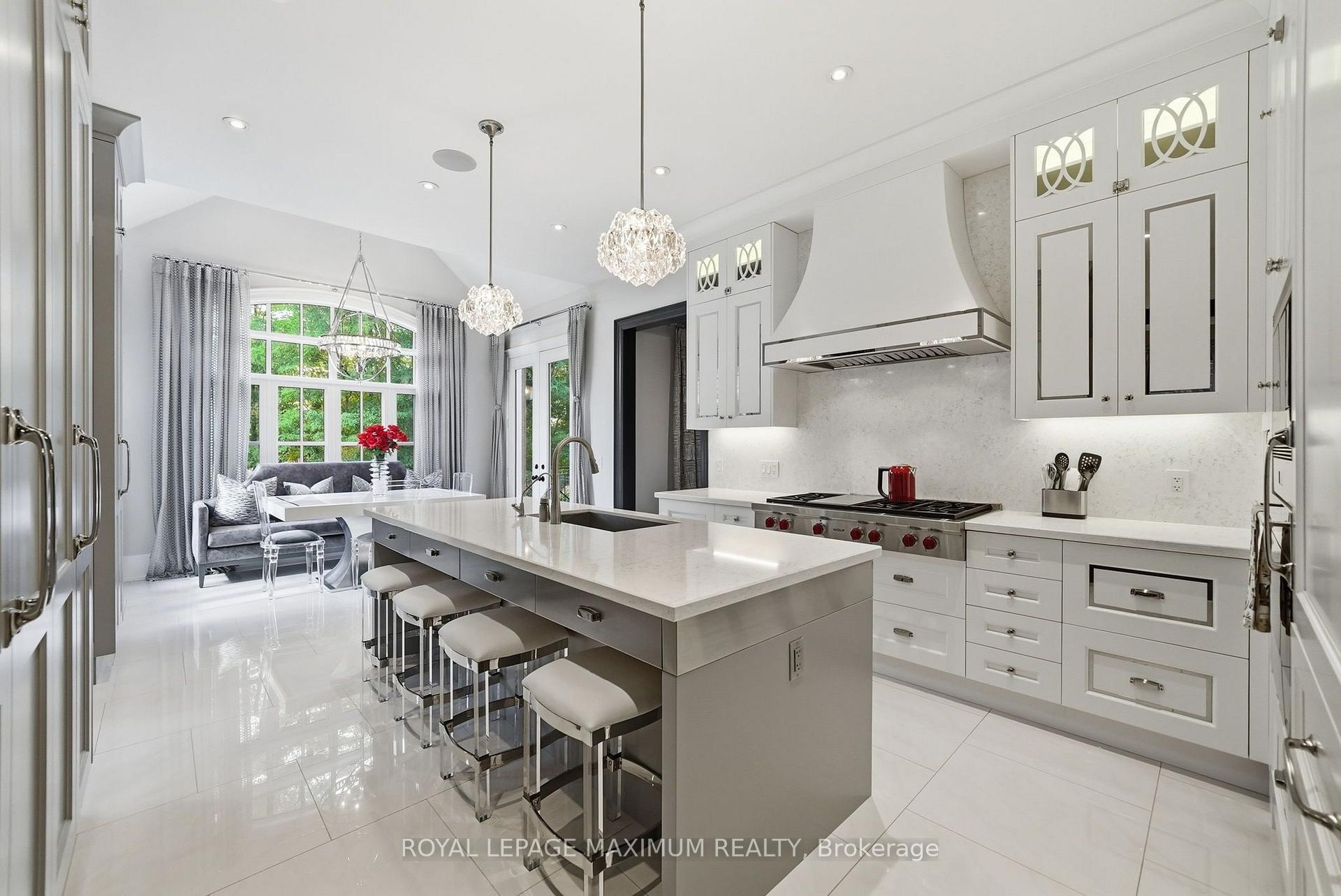 Photo 8 of 124 Annsleywood Court, Vaughan, Kleinburg — HOMEH