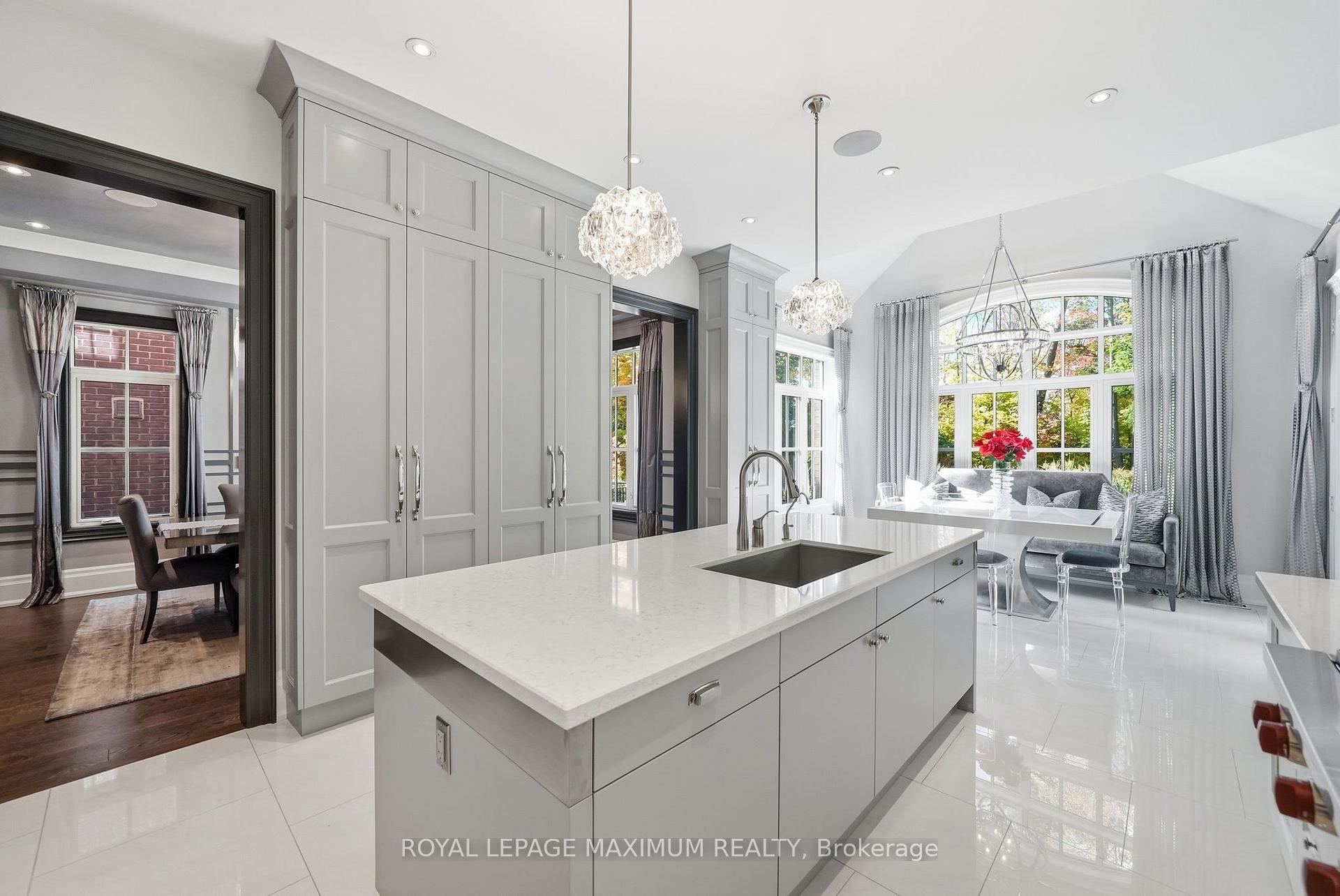 Photo 9 of 124 Annsleywood Court, Vaughan, Kleinburg — HOMEH