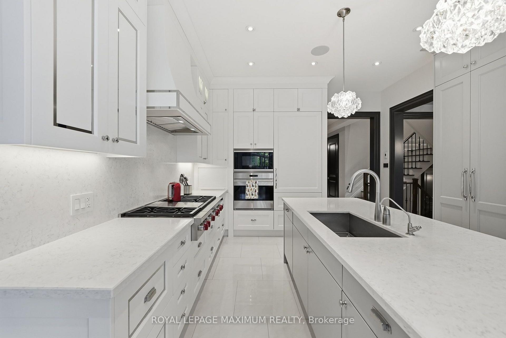 Photo 11 of 124 Annsleywood Court, Vaughan, Kleinburg — HOMEH