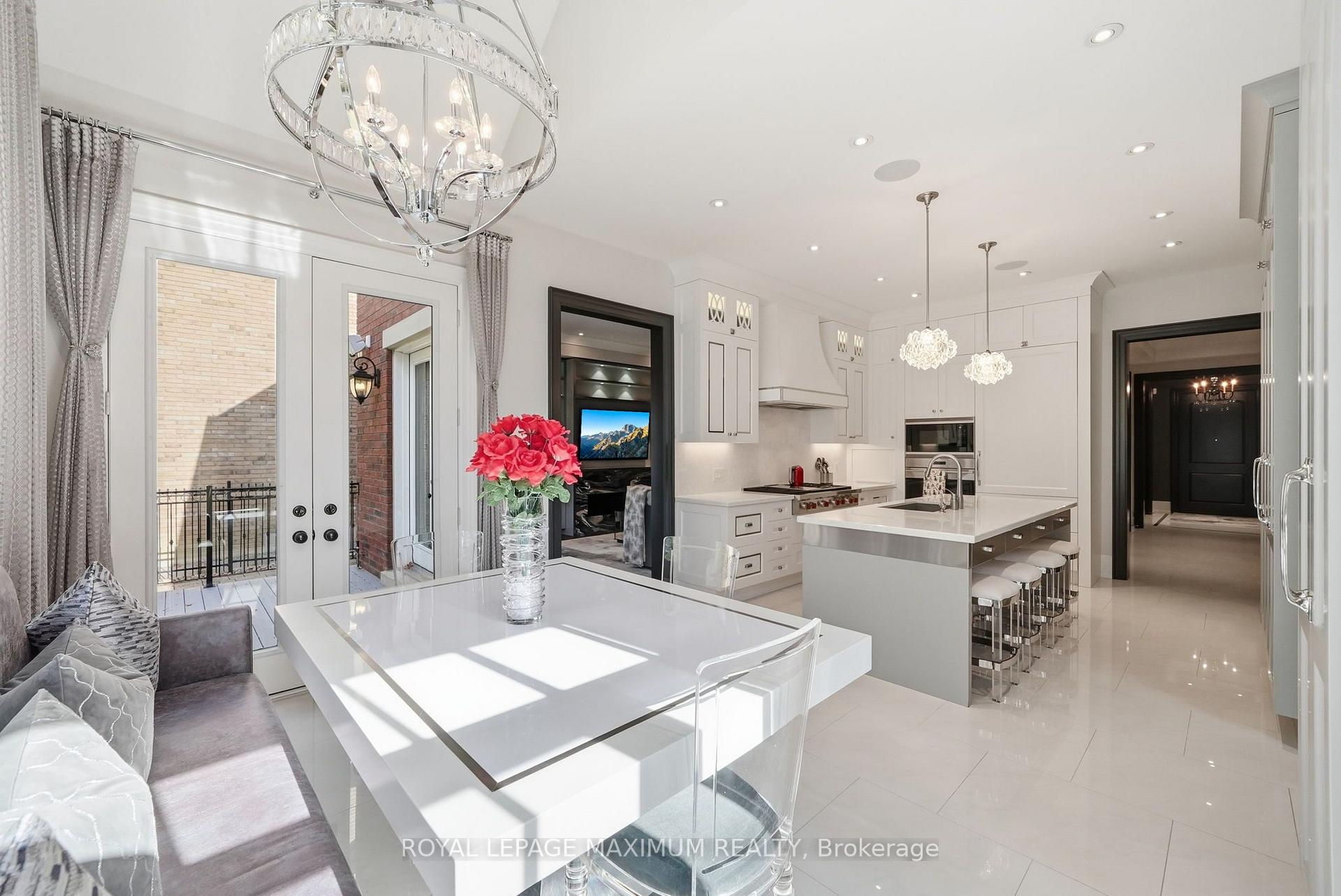 Photo 12 of 124 Annsleywood Court, Vaughan, Kleinburg — HOMEH