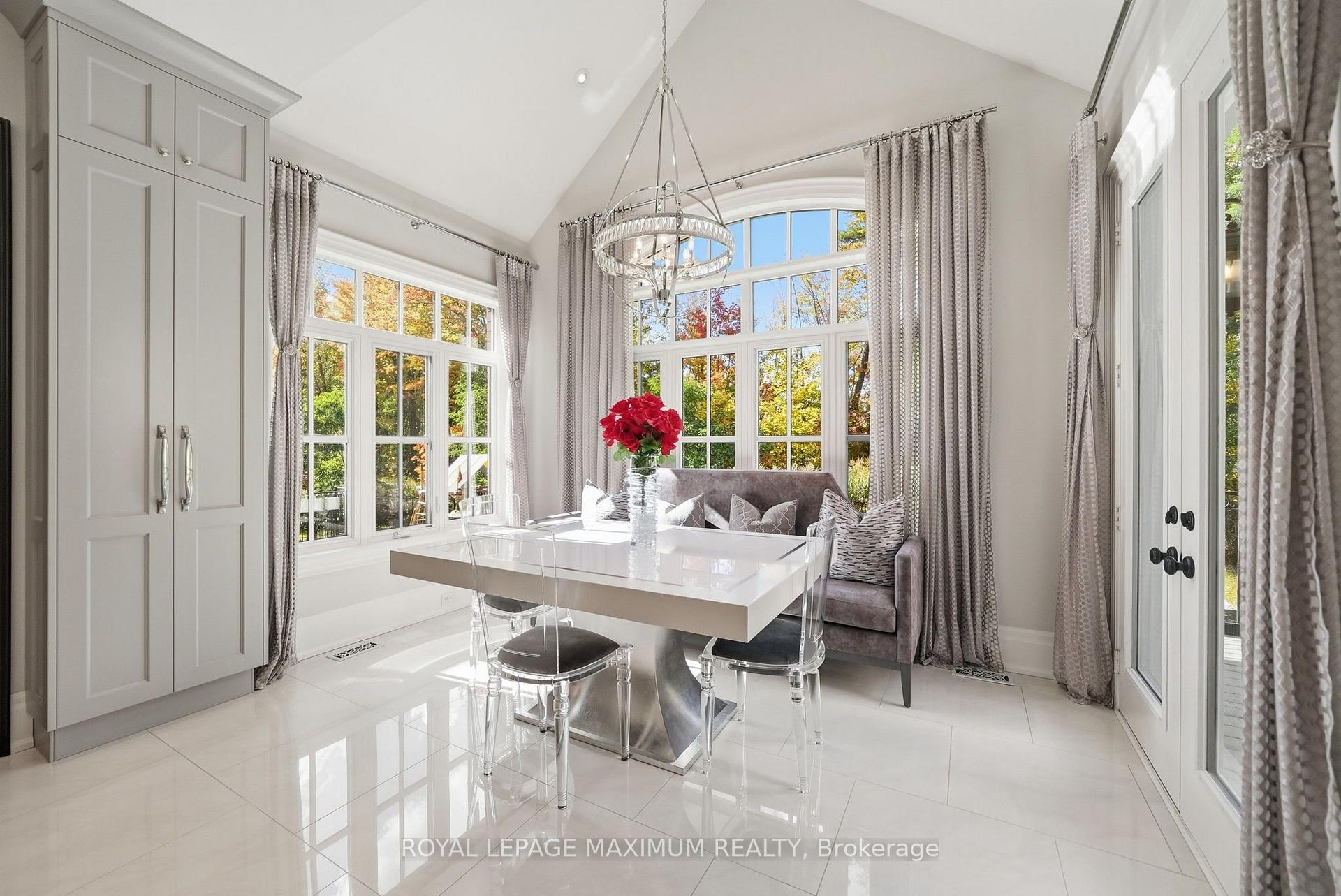 Photo 13 of 124 Annsleywood Court, Vaughan, Kleinburg — HOMEH