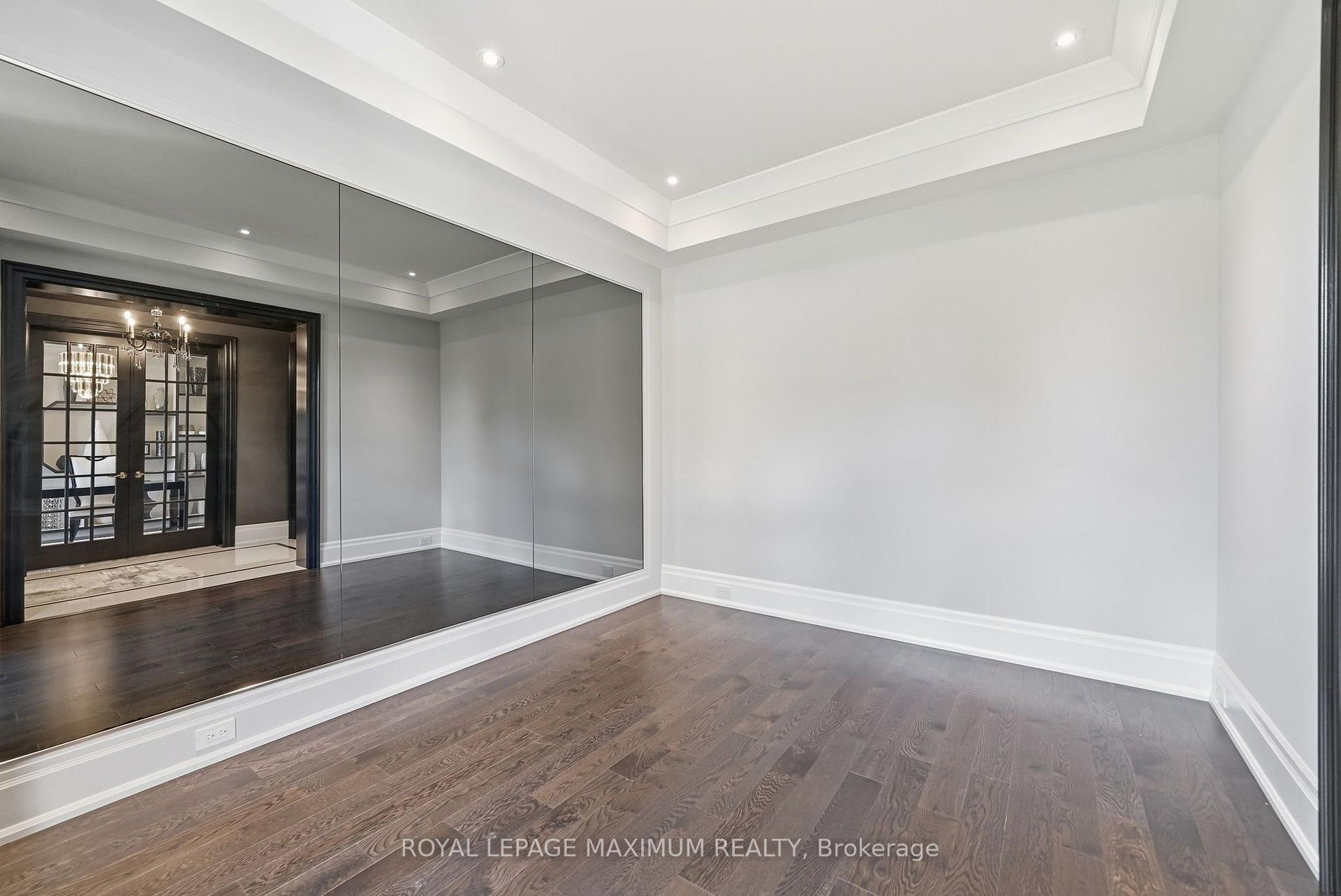 Photo 15 of 124 Annsleywood Court, Vaughan, Kleinburg — HOMEH