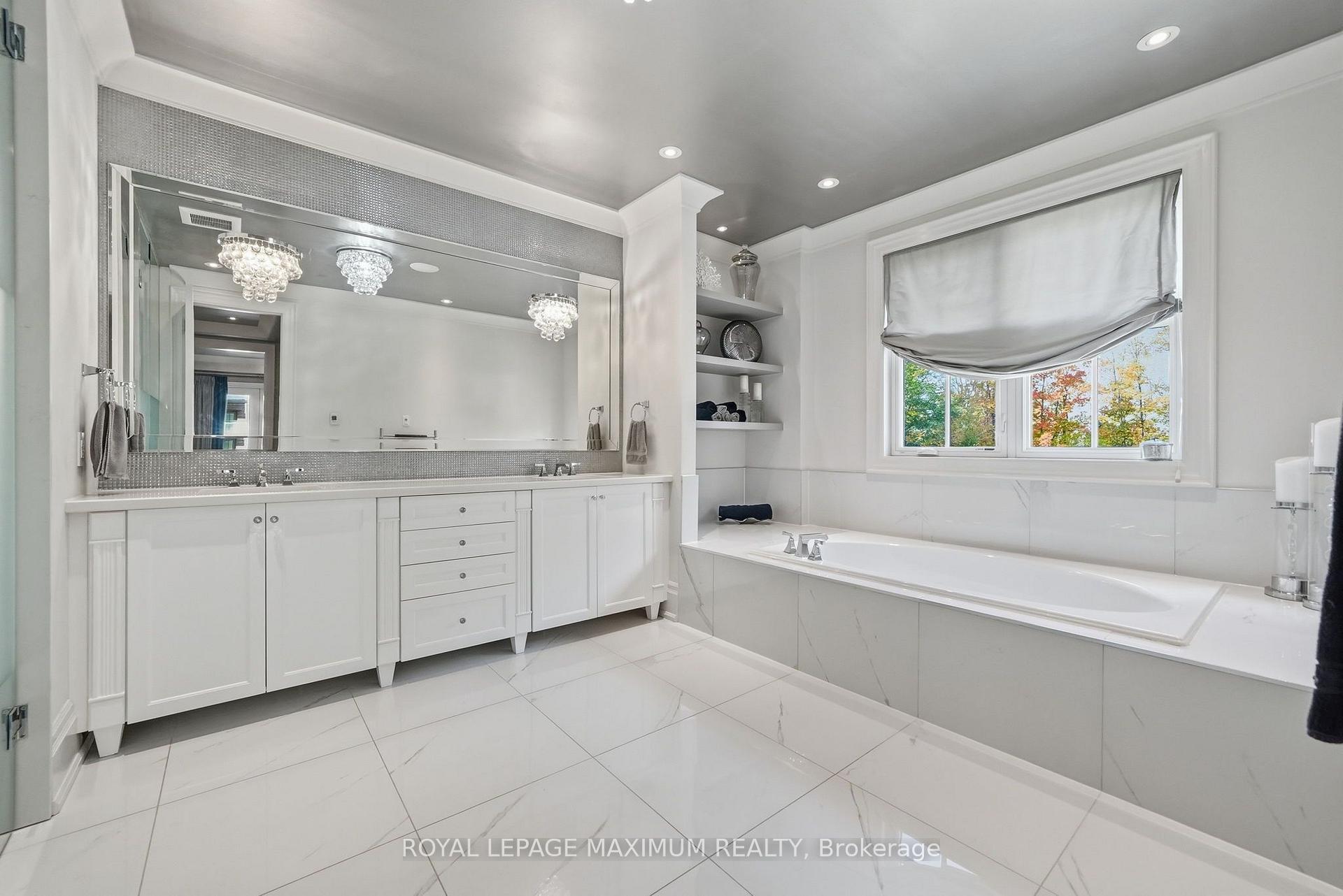 Photo 20 of 124 Annsleywood Court, Vaughan, Kleinburg — HOMEH