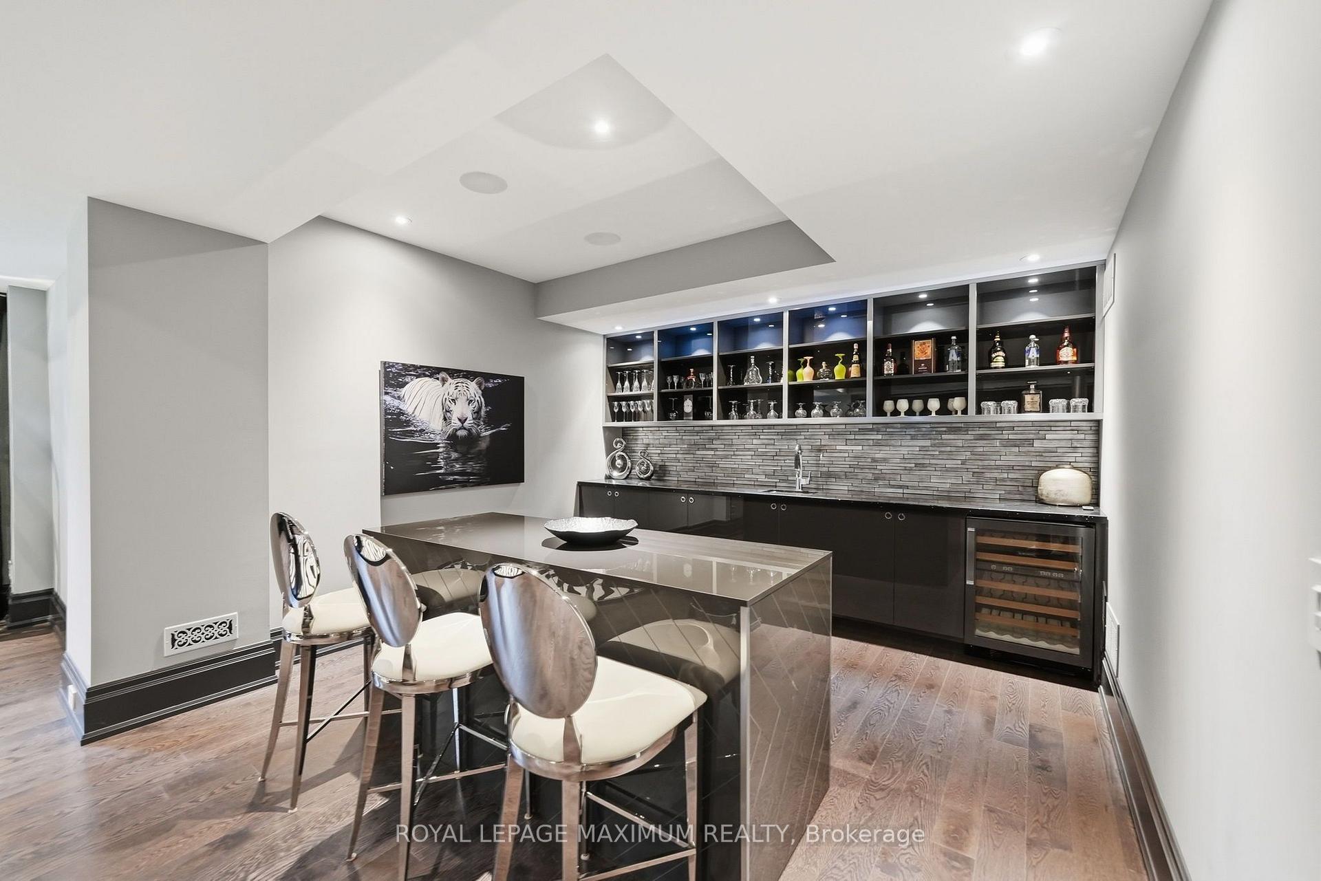 Photo 35 of 124 Annsleywood Court, Vaughan, Kleinburg — HOMEH