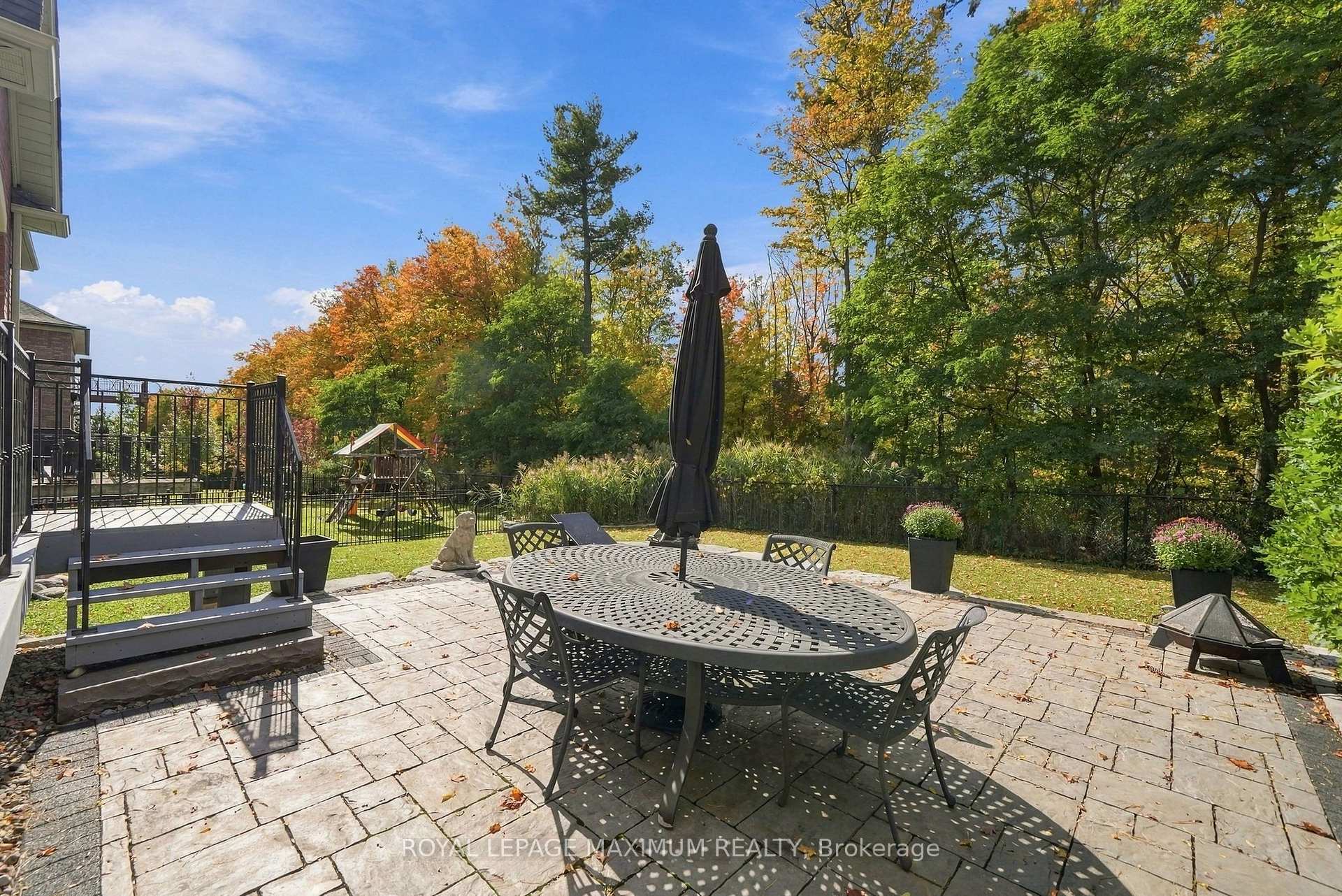 Photo 41 of 124 Annsleywood Court, Vaughan, Kleinburg — HOMEH